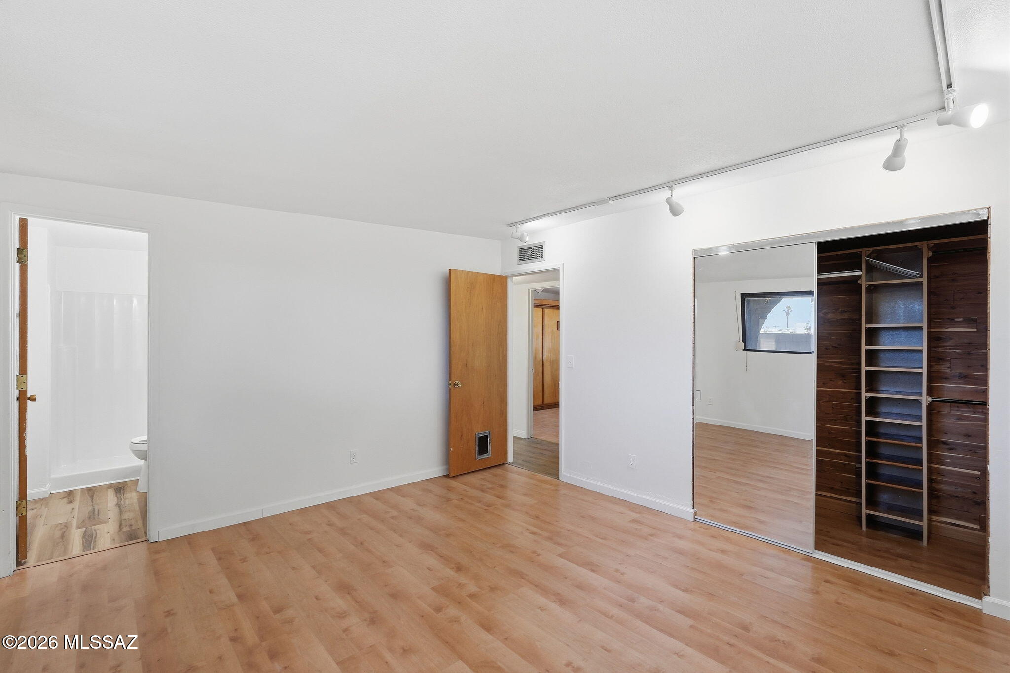 Essex Gardens East (1-44) - Residential