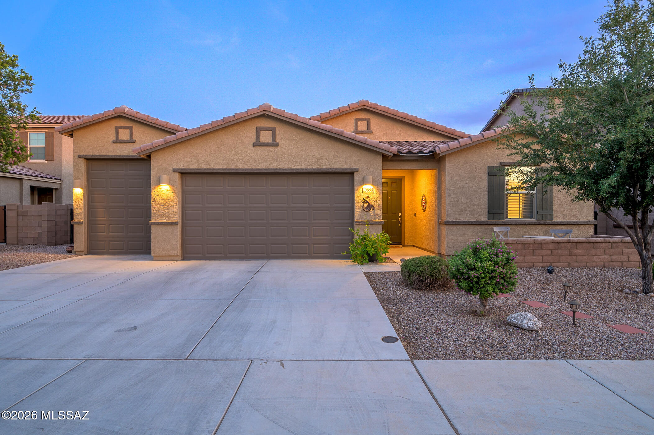 Beautiful single-story home in the sought-after Gladden Farms community featuring 3 bedrooms plus
a den, 2 bathrooms, and a spacious 3-car garage with extended and taller ''toy garage'' space. Open
floorplan with 9' ceilings, upgraded primary bath, landscaped backyard, extended patio, and double
gate access. Conveniently located near parks, schools, shopping, and I-10. Move-in ready and full of charm