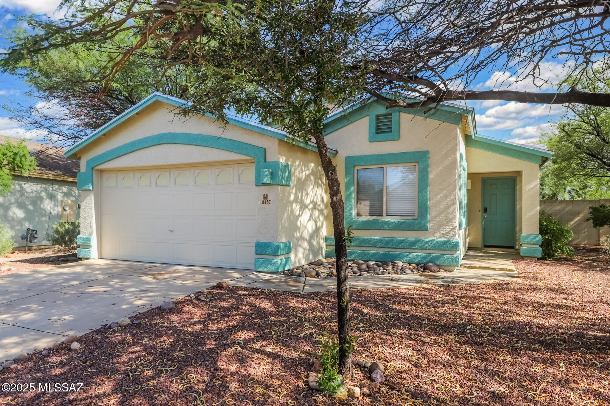 Hacienda Del Oro (1-78) - Residential Lease
