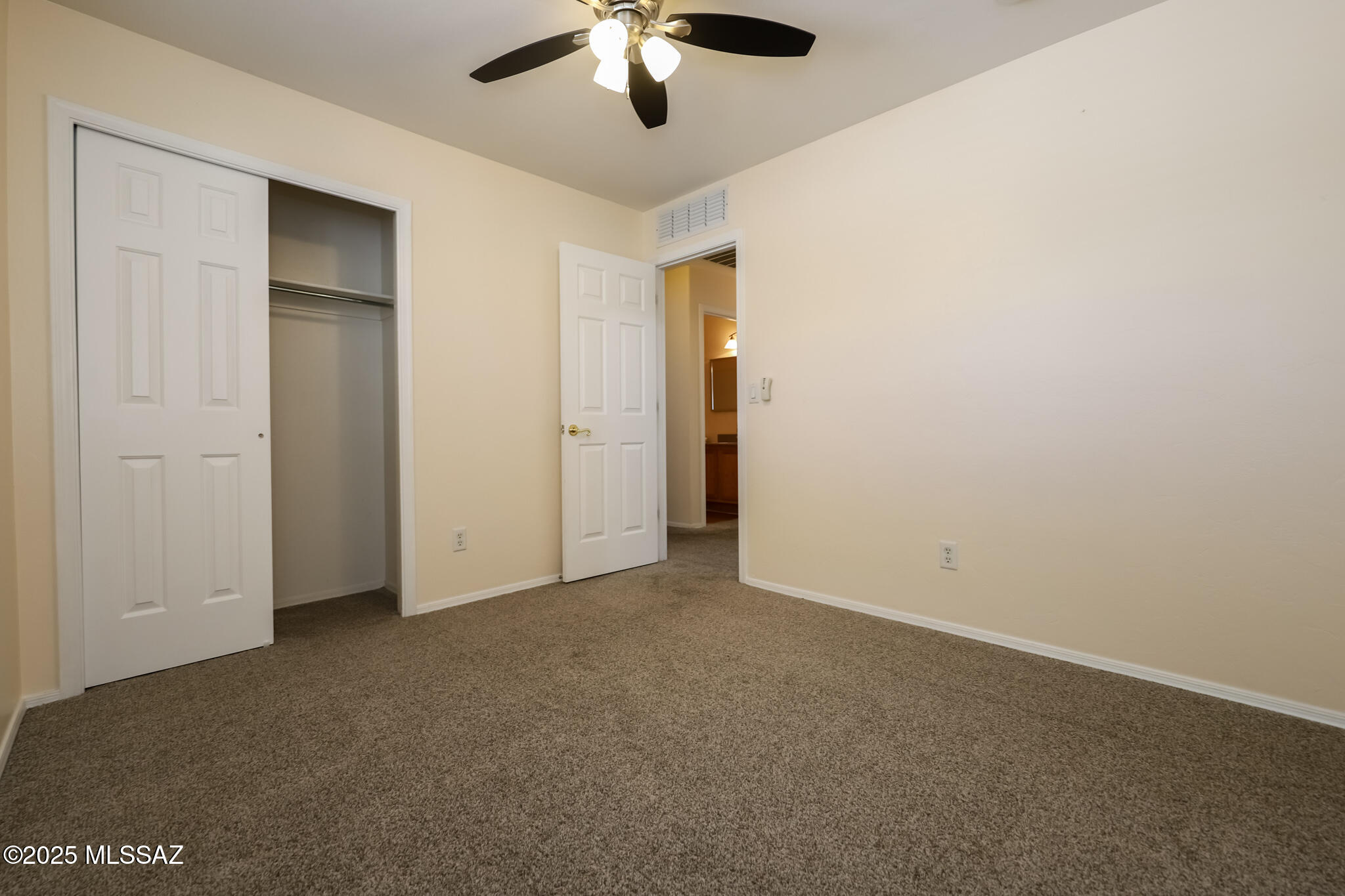 Hacienda Del Oro (1-78) - Residential Lease