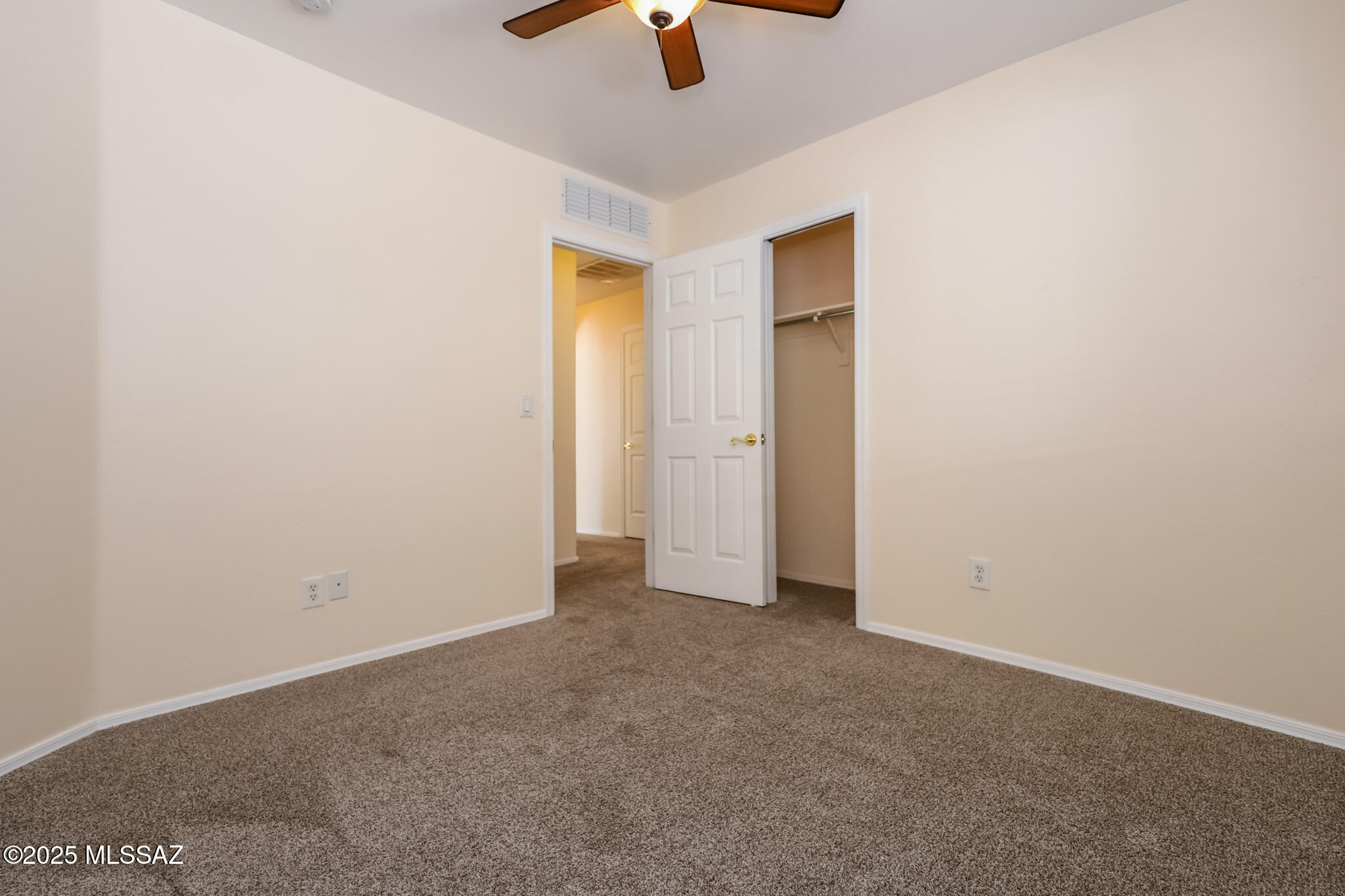Hacienda Del Oro (1-78) - Residential Lease