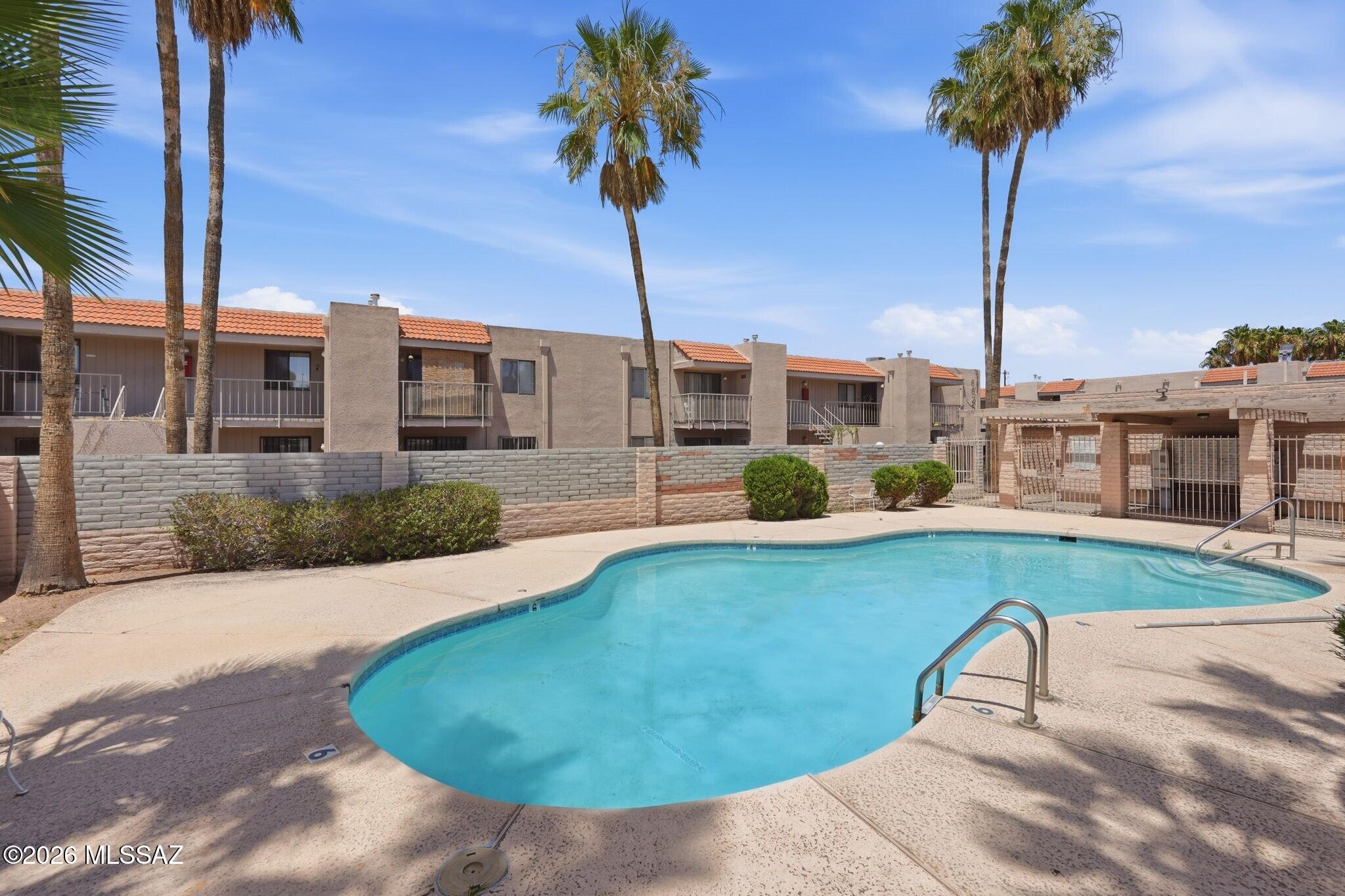 Golf Links East Condos (1-48) - Residential