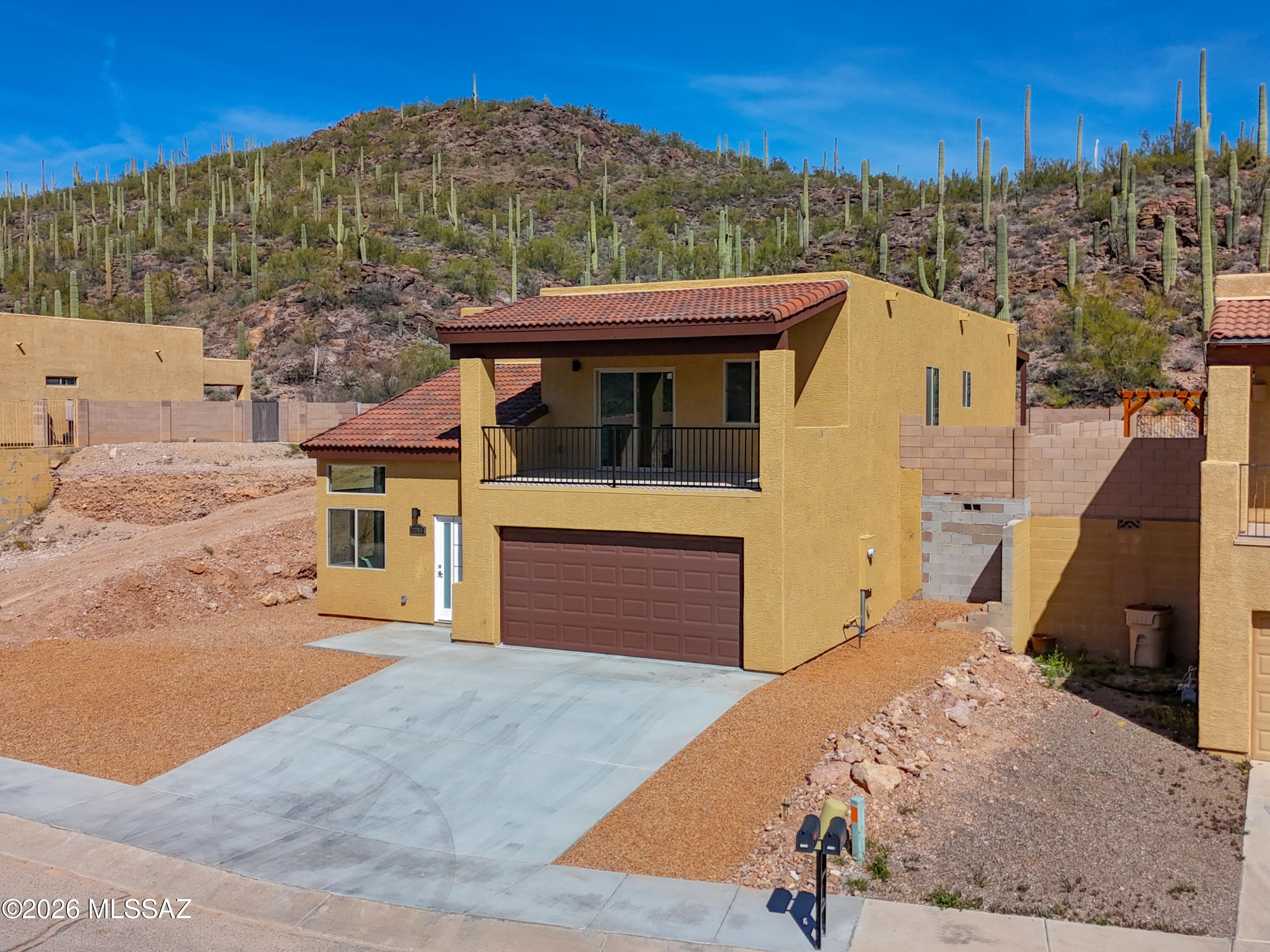 Mountain Manor View - Residential
