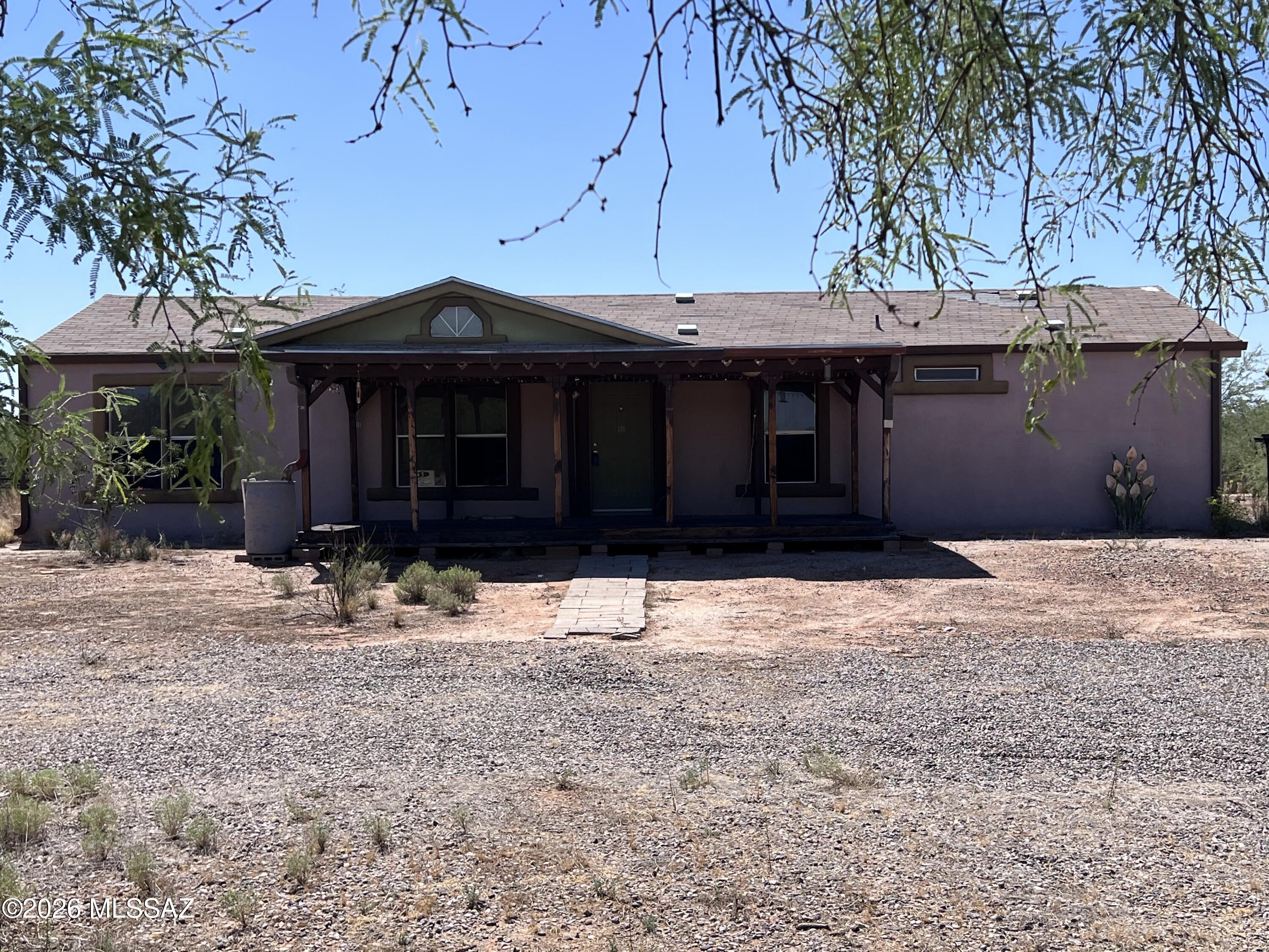 1.4 acres, Cul-de-sac, Horse property, fully usable, 49 other ranch-ettes in this subdivision. Looking for possibilities??, many of these homes are very well done and nicely presented. Home is center set on the lot.  The unit has formal dinning, living and family room in a semi-great room style.  Outdoor propane fireplace. This home will need updated and price has been adjusted to provide for this.  See Agent remarks before writhing offer. Window coverings are there to secure the home, windows are in place.