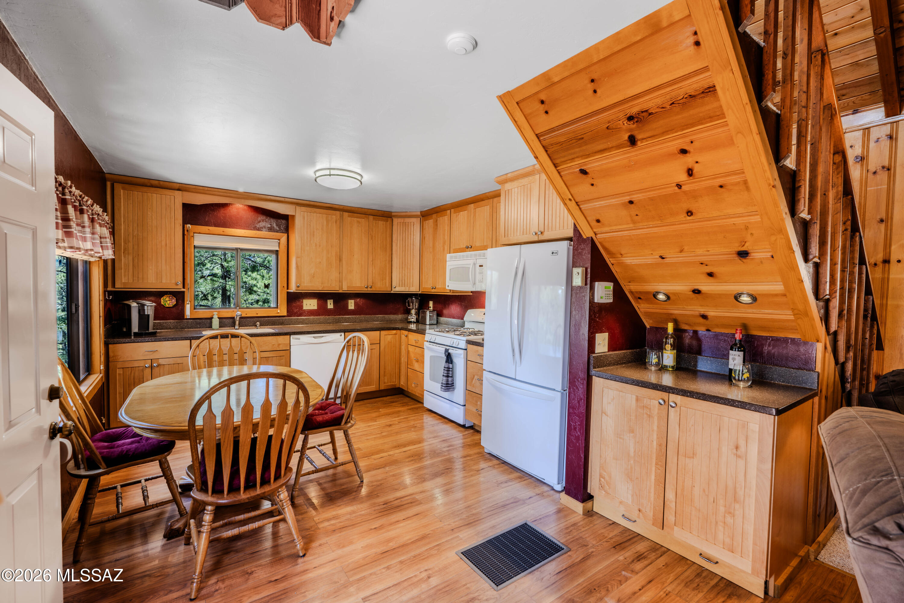 Loma Sabino Pines - Residential