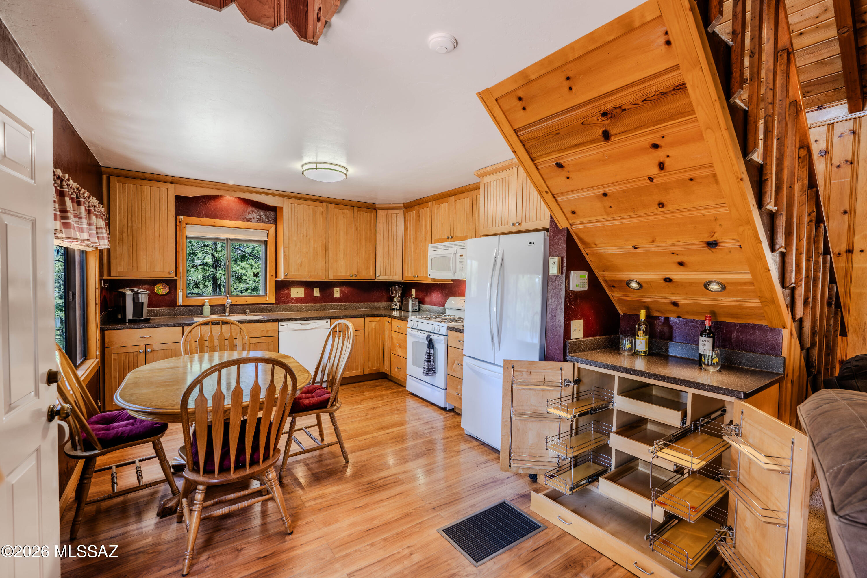 Loma Sabino Pines - Residential