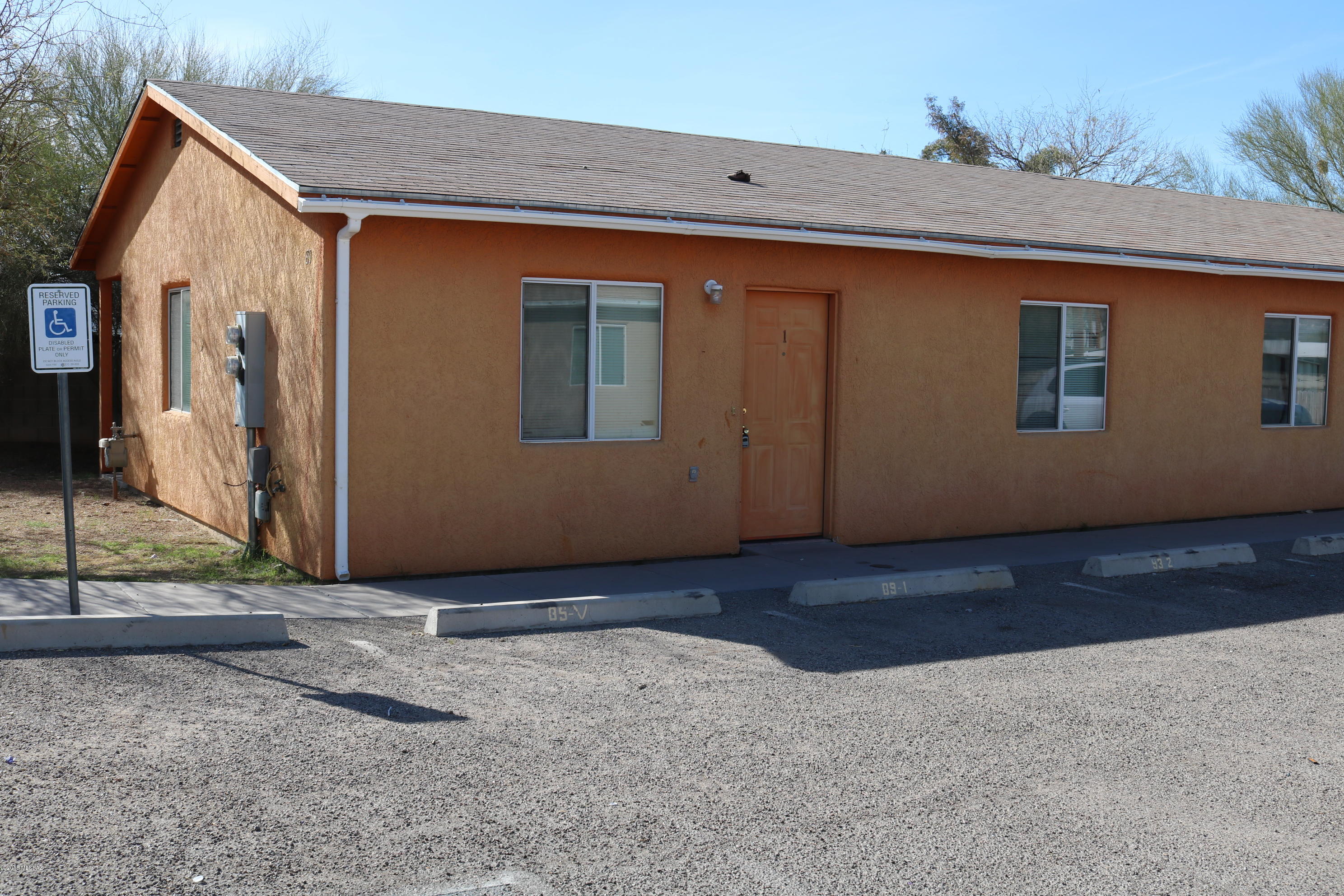 Charming, Southwest style 2 bedroom, 1 bath duplex.  Stained and scored colored concrete floors through-out. Kitchen features stained colored concrete counter tops with newer cabinets. Private covered patio. Washer and dryer hook-ups. Central AC to keep you cool and comfortable in the summer! Convenient to U of A, Pima CC
and Downtown.