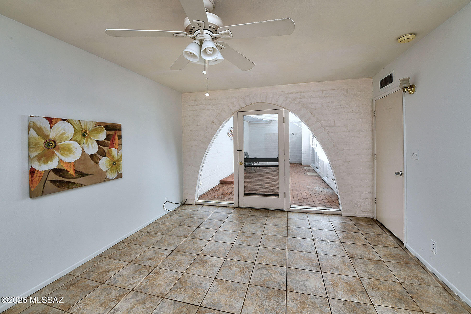 Las Lomitas (1) - Residential