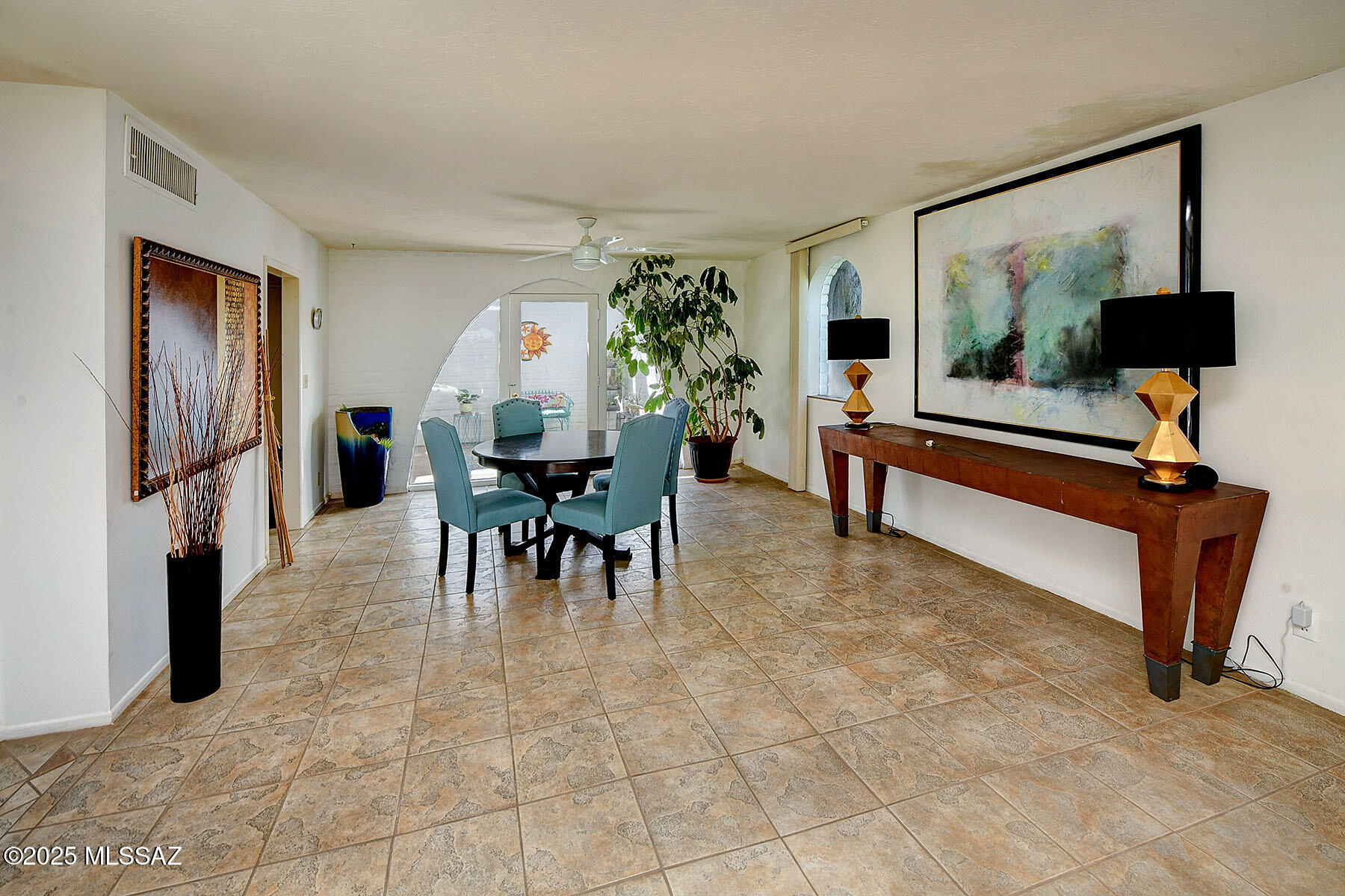 Las Lomitas (1) - Residential