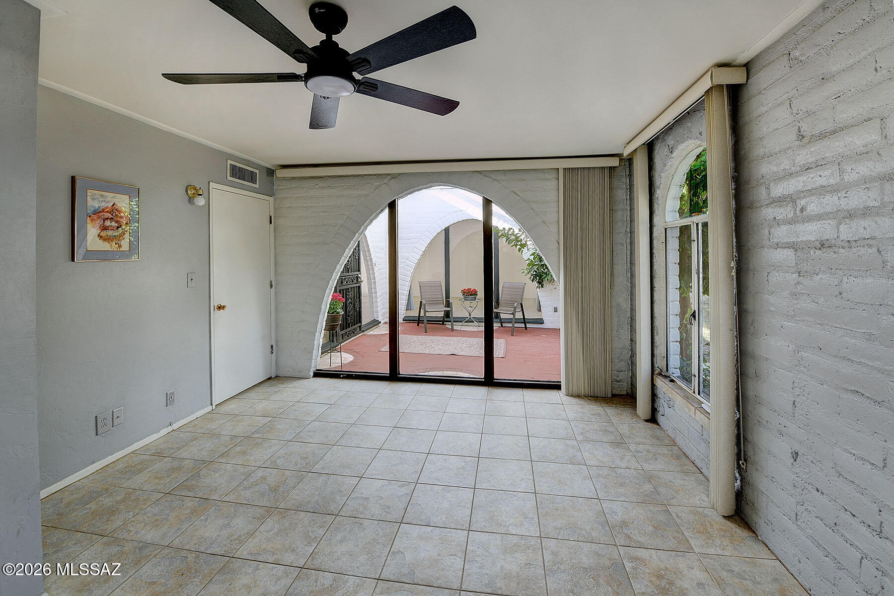 Las Lomitas (1) - Residential