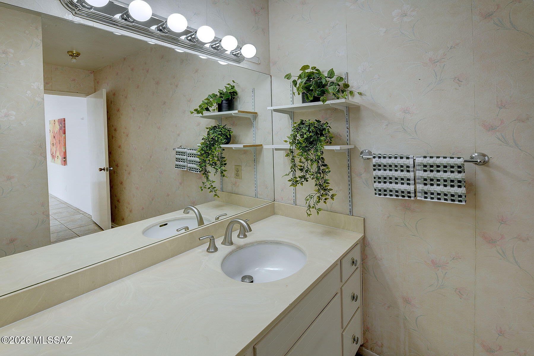 Las Lomitas (1) - Residential
