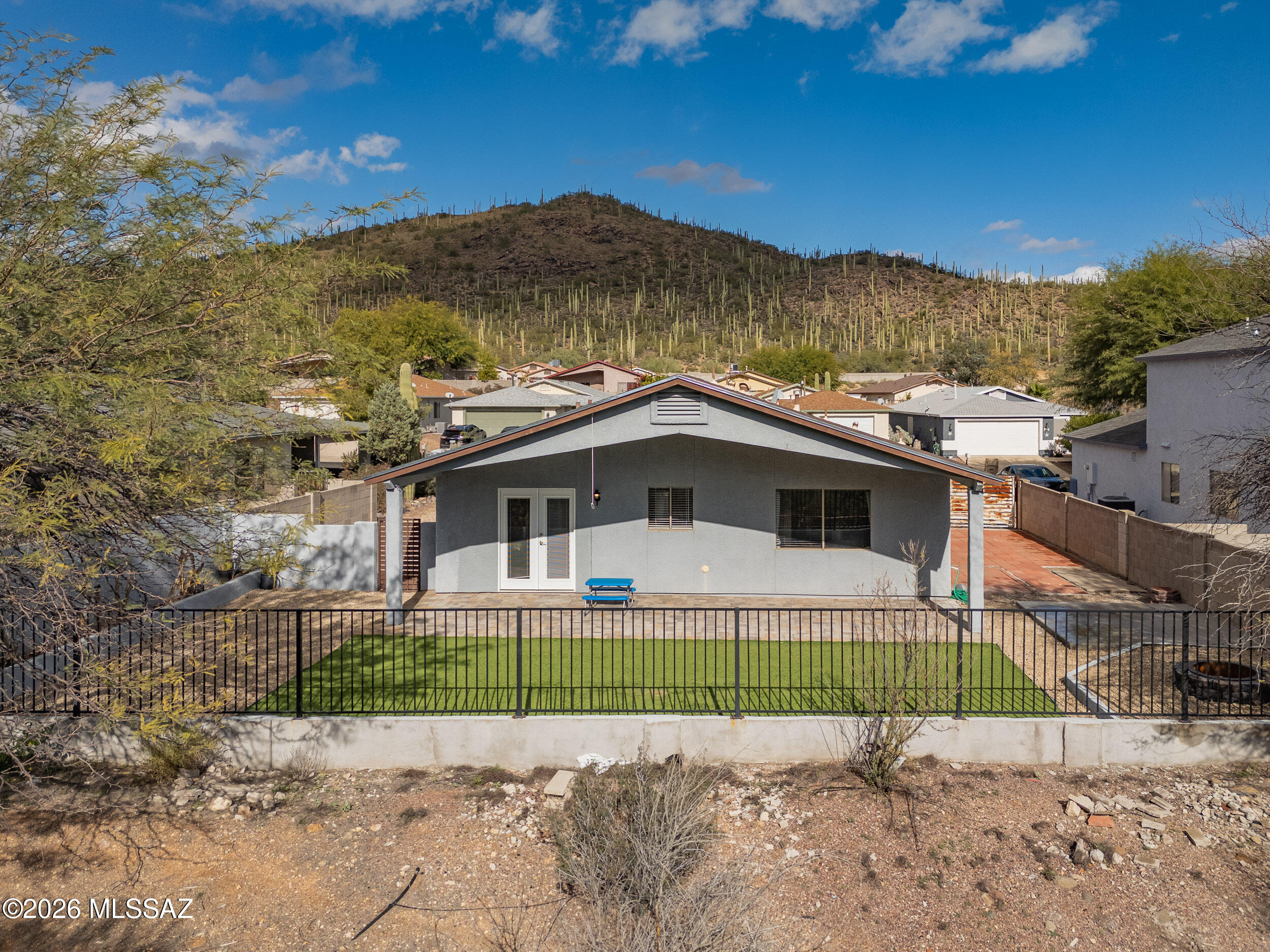 Mountain Manor View - Residential