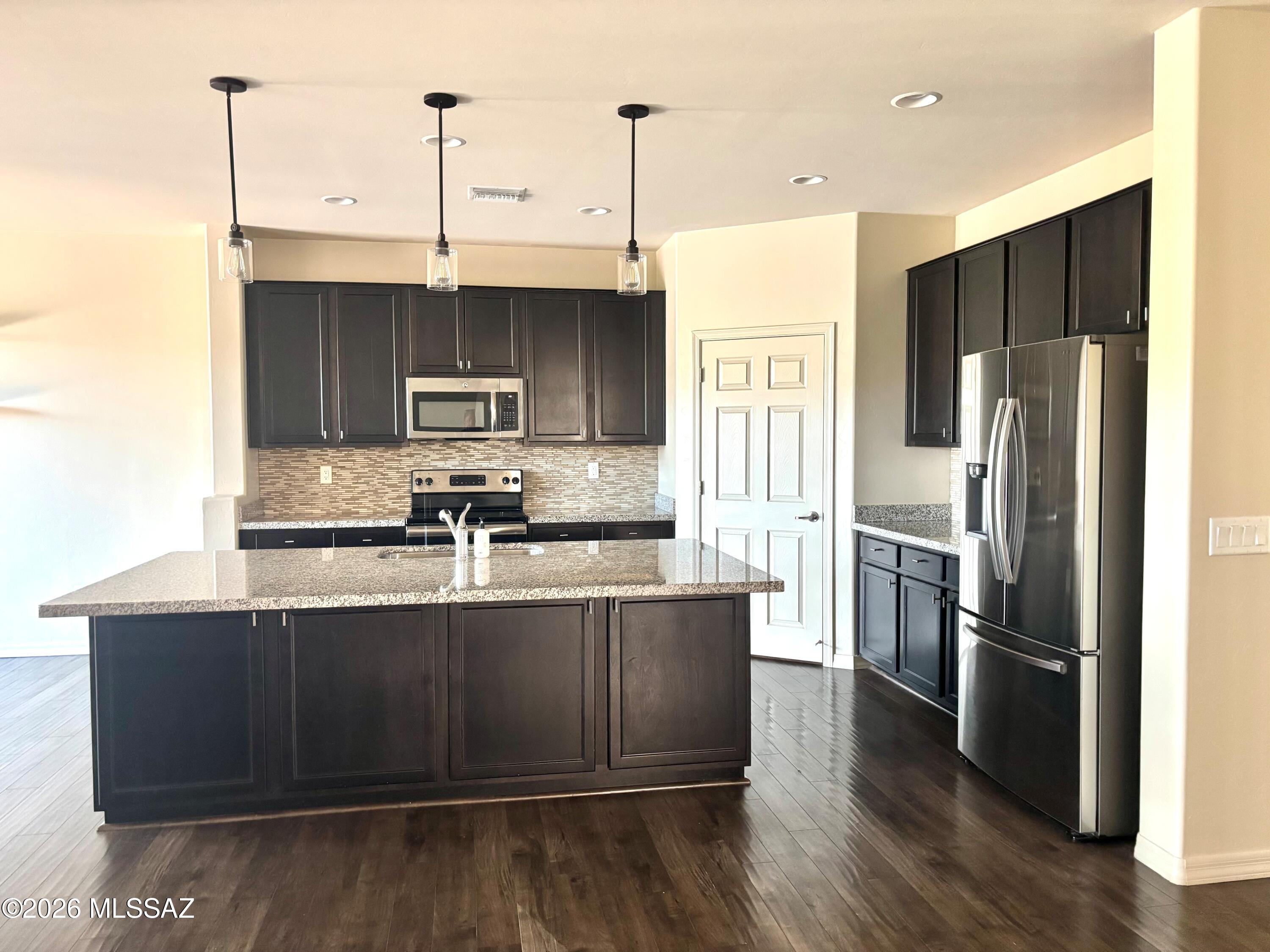 The Schoolyard SQ20152590529 - Residential Lease