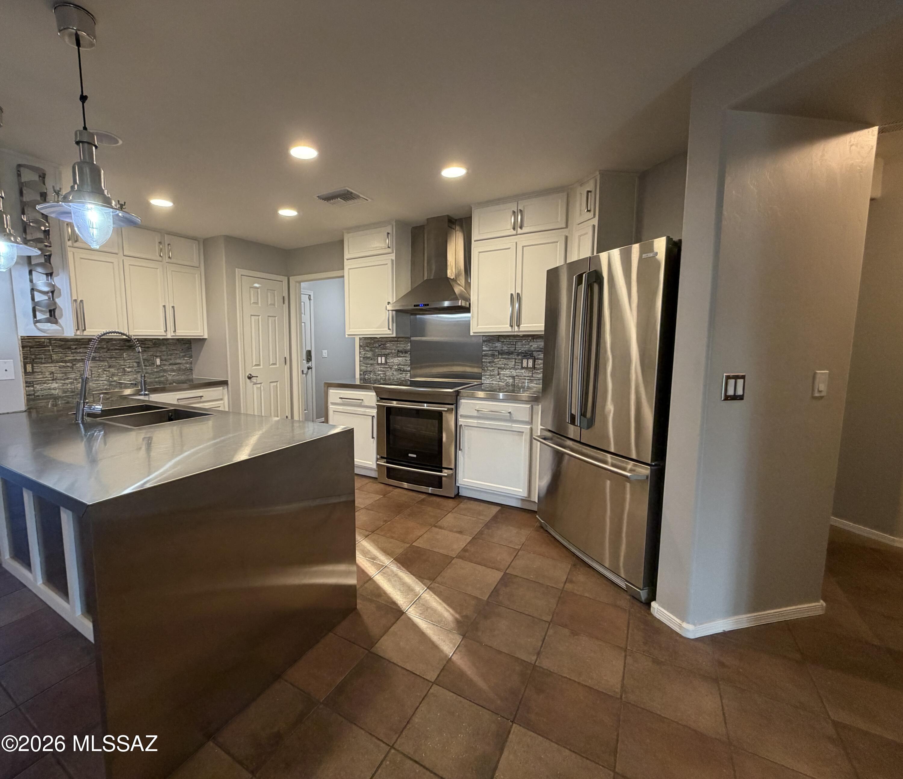 Countryside Manor (1-52) - Residential Lease