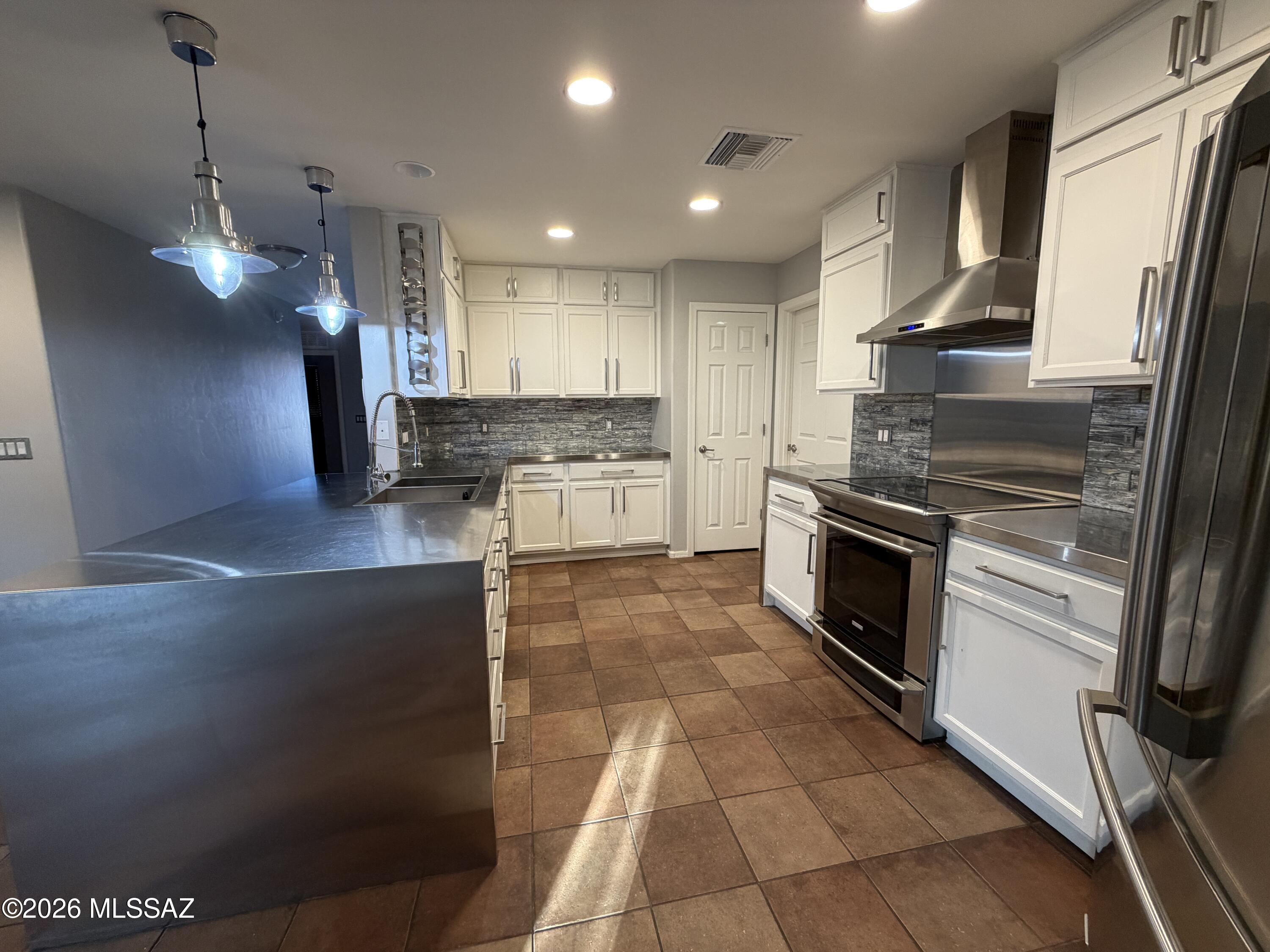 Countryside Manor (1-52) - Residential Lease