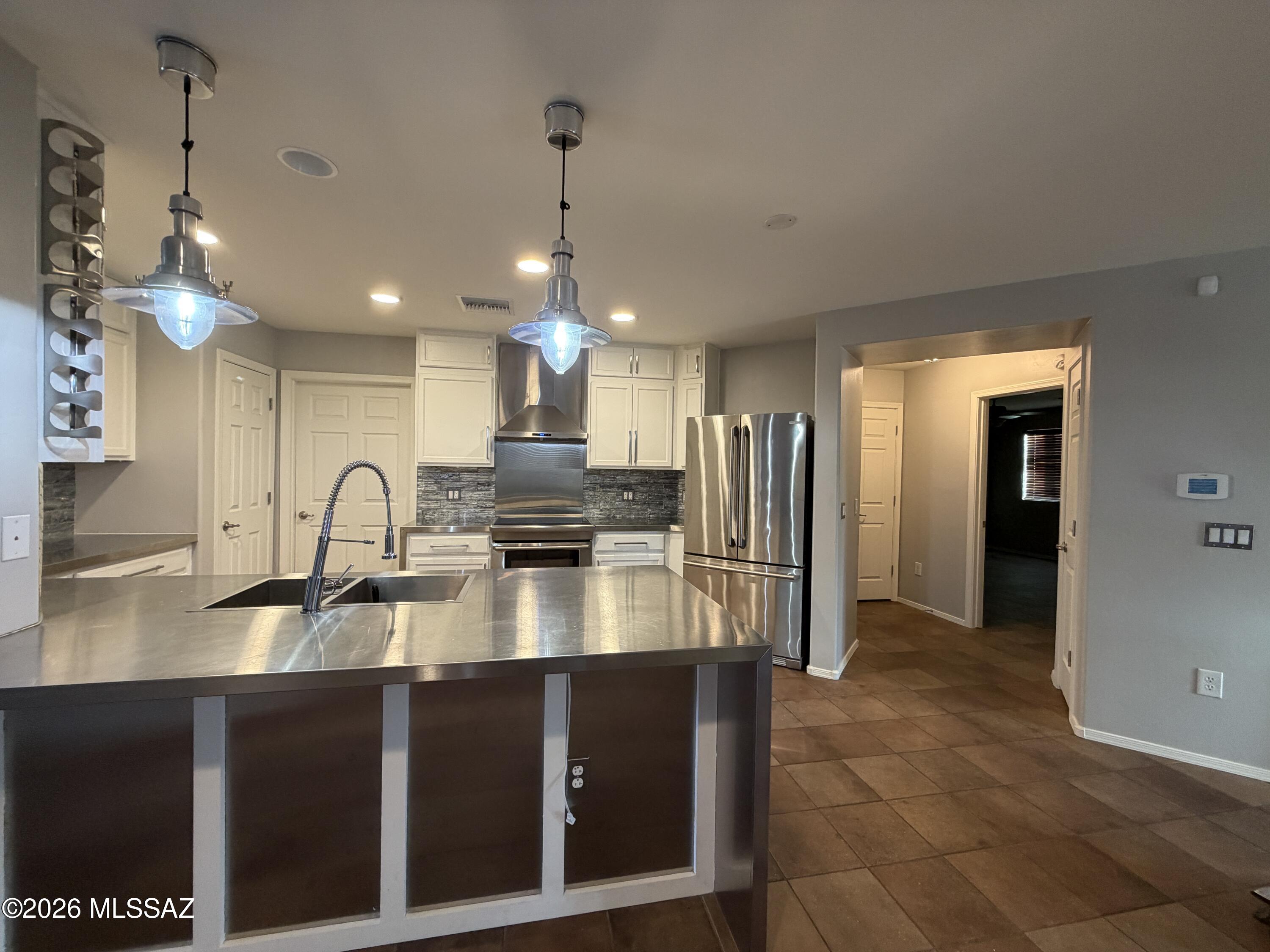 Countryside Manor (1-52) - Residential Lease