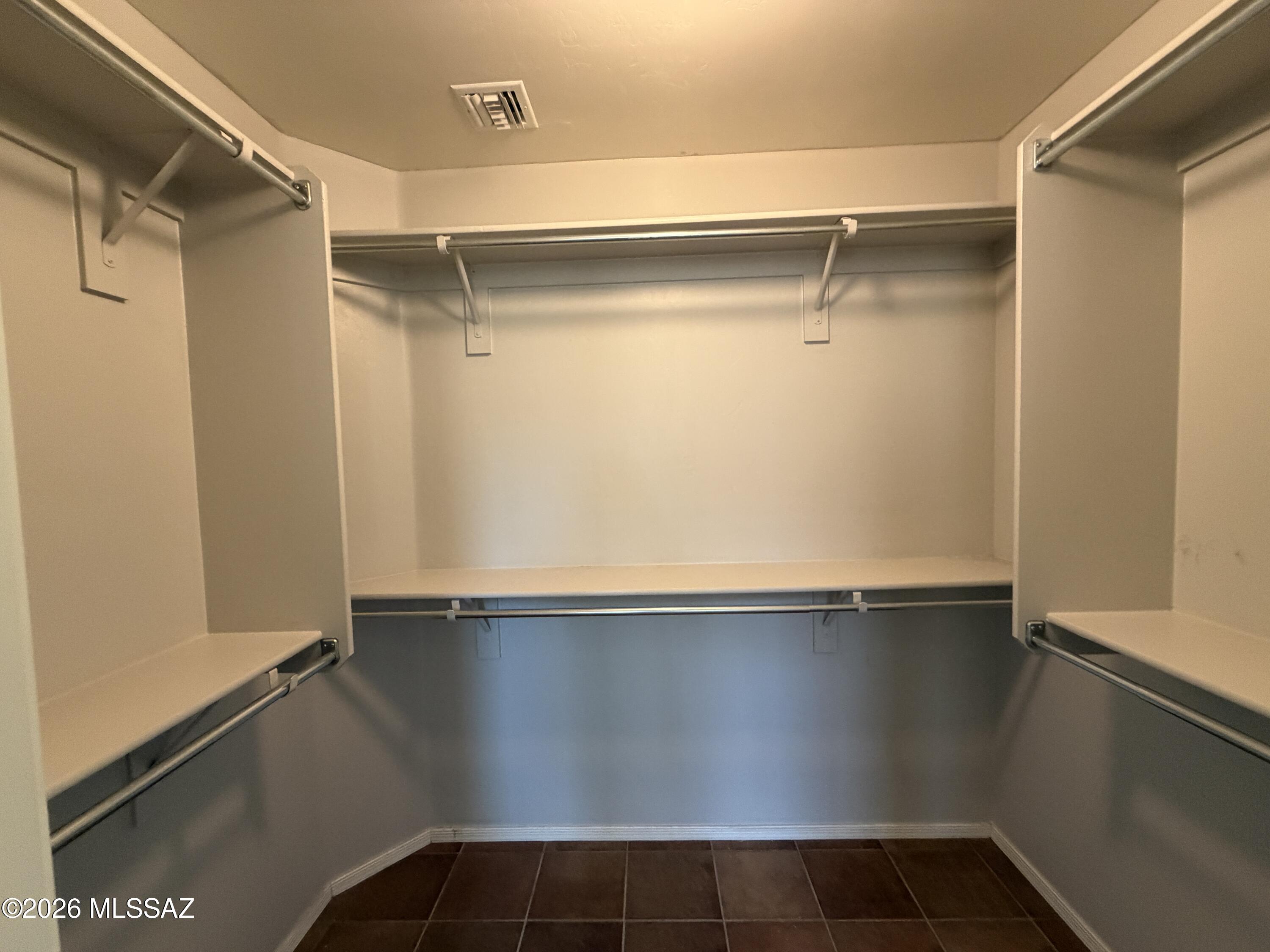 Countryside Manor (1-52) - Residential Lease
