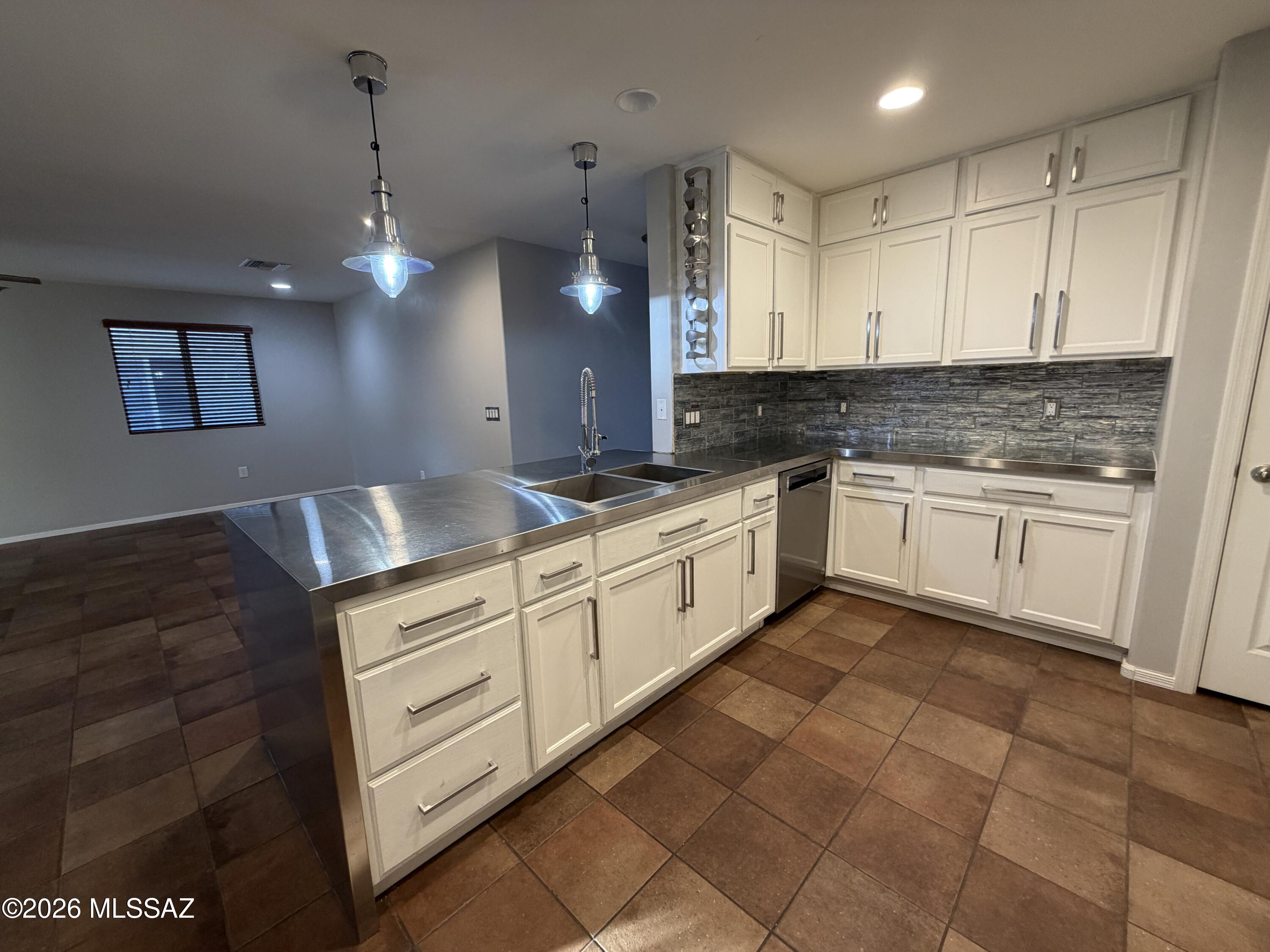 Countryside Manor (1-52) - Residential Lease