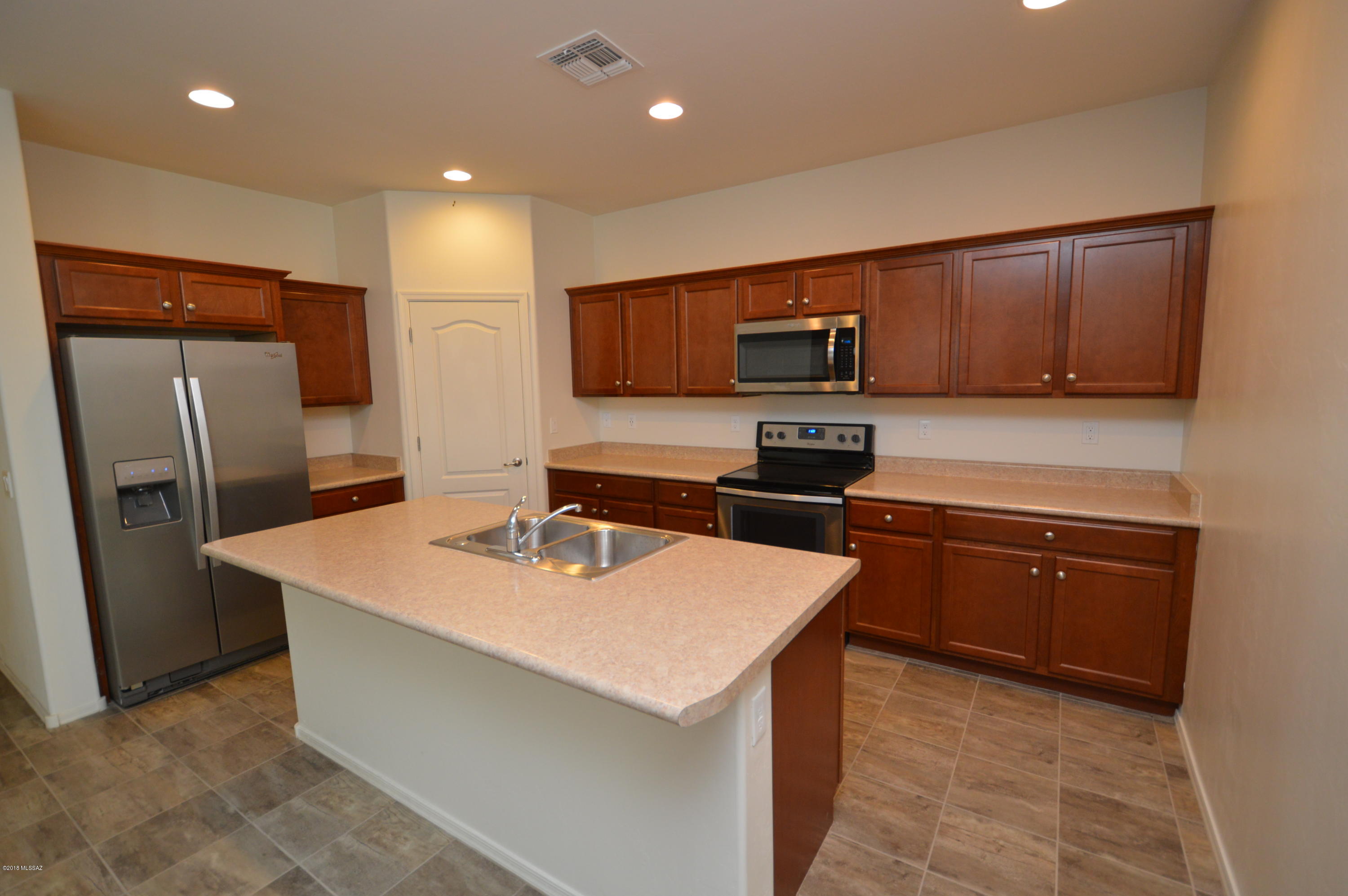 Mountain Vail Estates (136-501) - Residential Lease