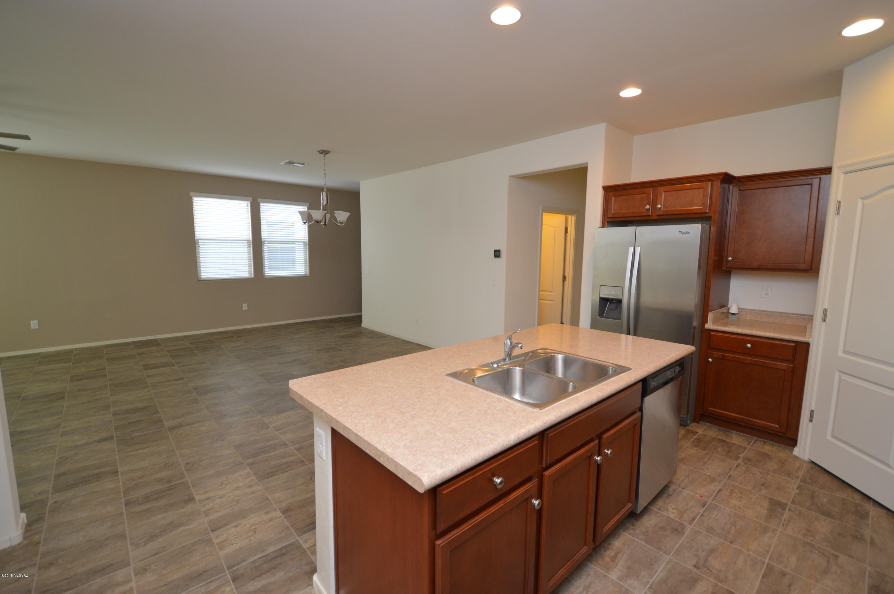 Mountain Vail Estates (136-501) - Residential Lease