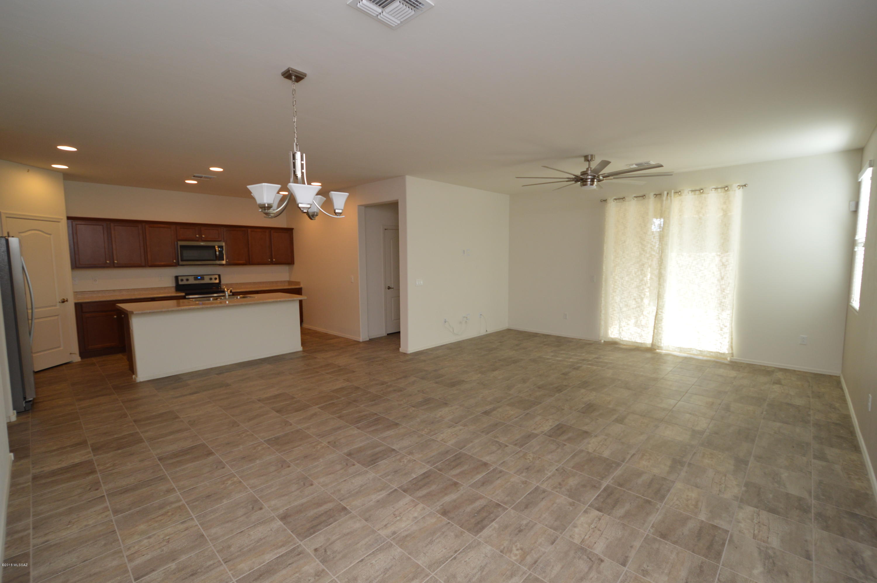 Mountain Vail Estates (136-501) - Residential Lease