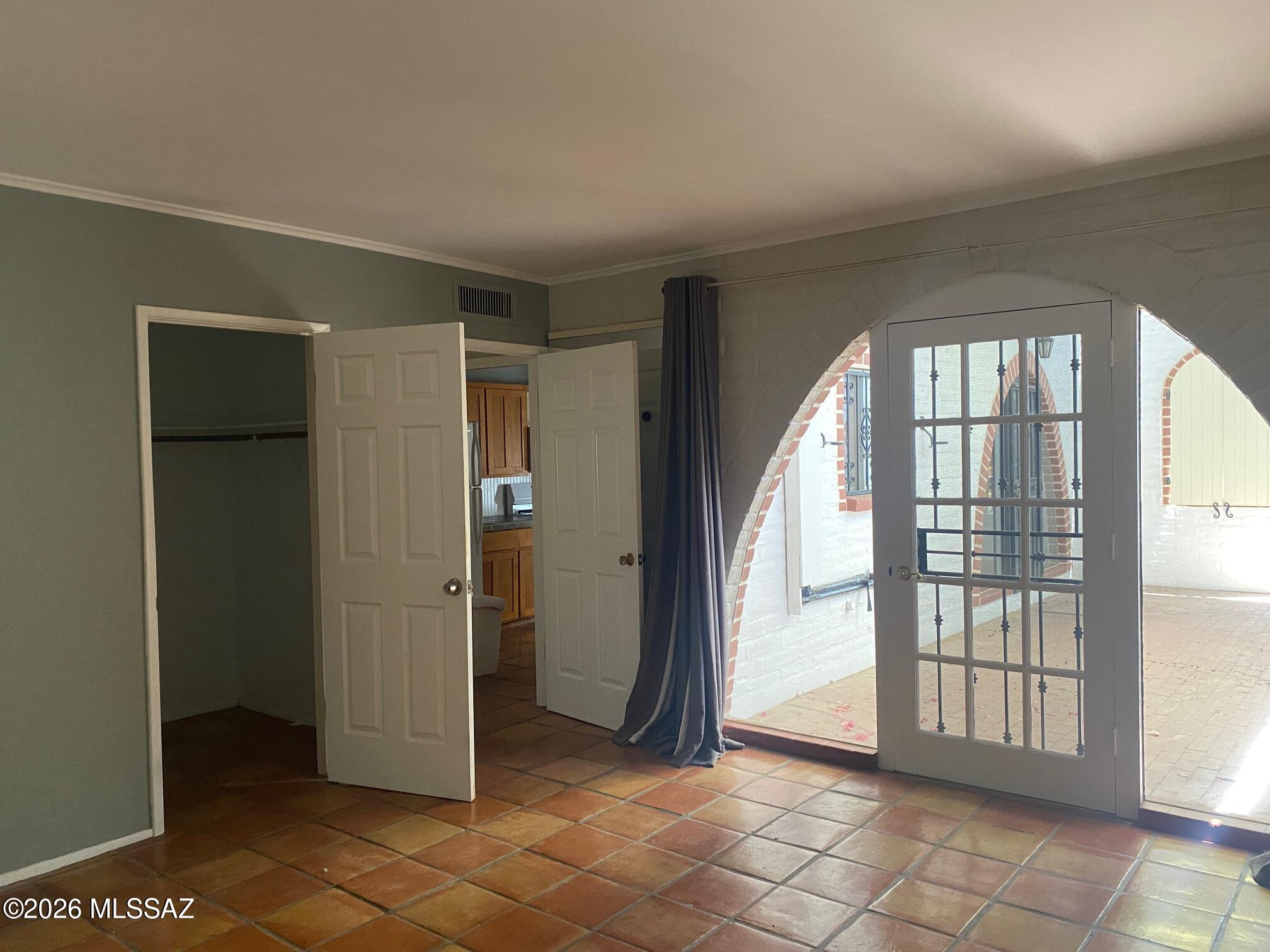 Las Lomitas (1) - Residential Lease
