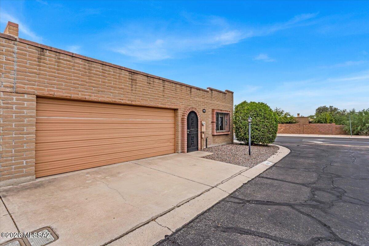 Oak Park Twnhss (1-40) - Residential