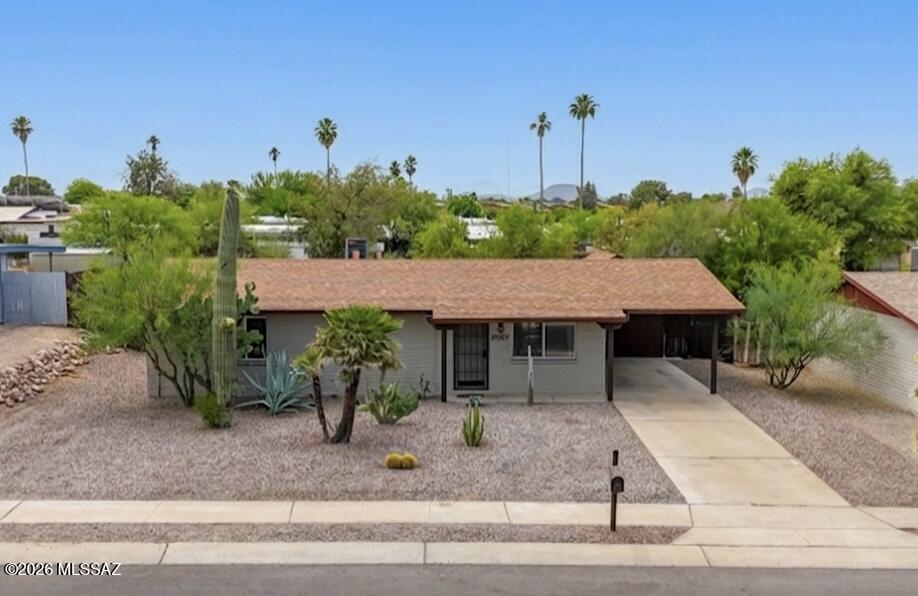 Enjoy the beautiful mountain views in this stunning, well kept northwest home. This home is completely move in ready and has a spacious backyard perfect for entertaining or enjoying those Arizona sunsets. Close to shopping centers and minutes away from I-10. Schedule a private showing today!