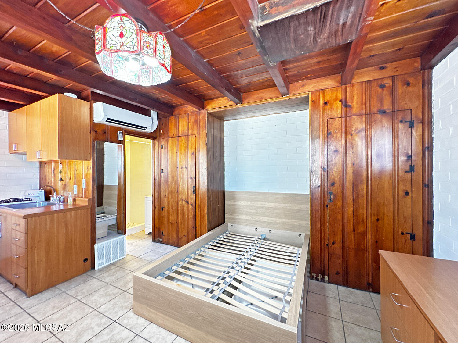 Country Club Manor - Residential