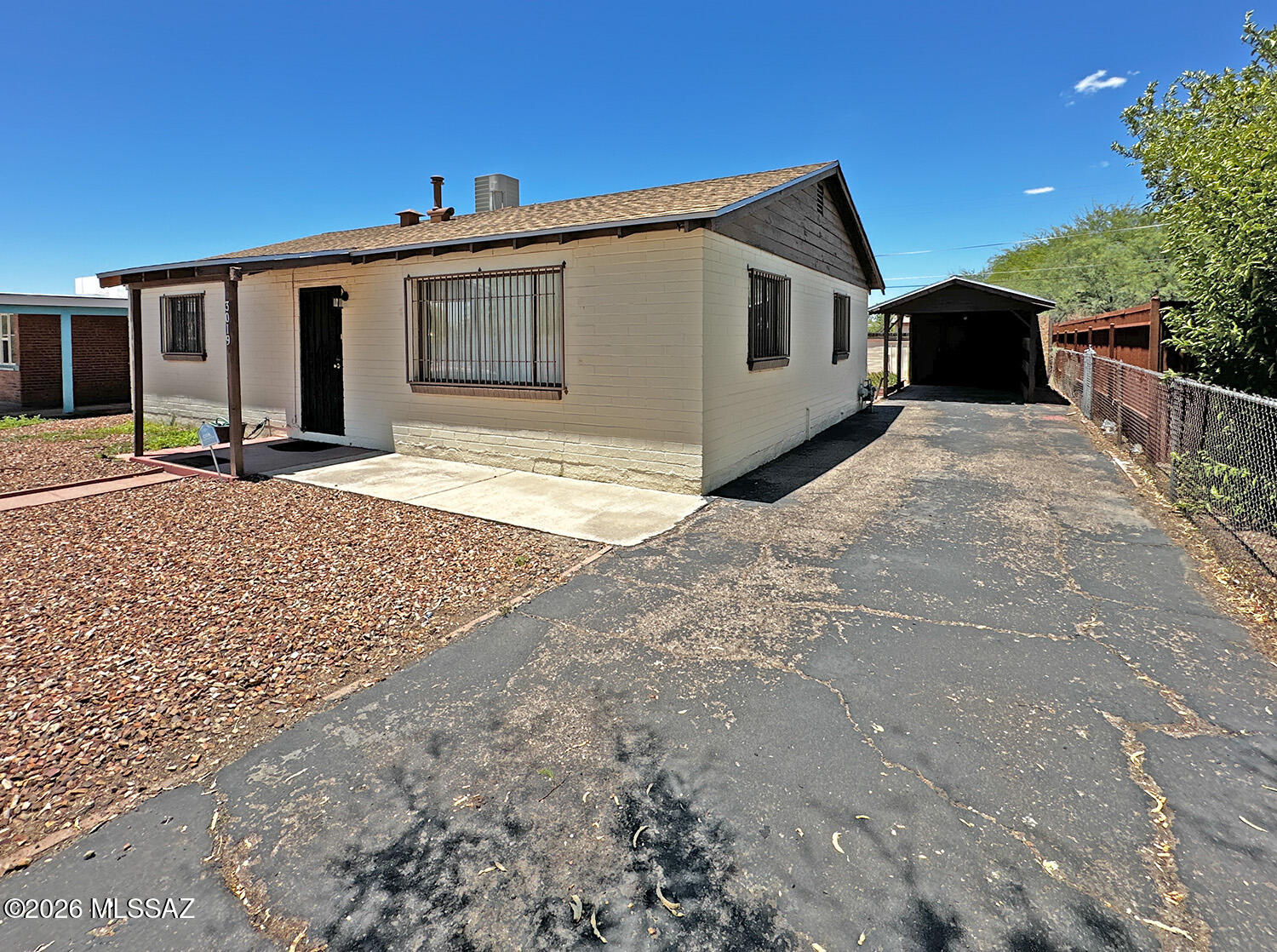 Country Club Manor - Residential