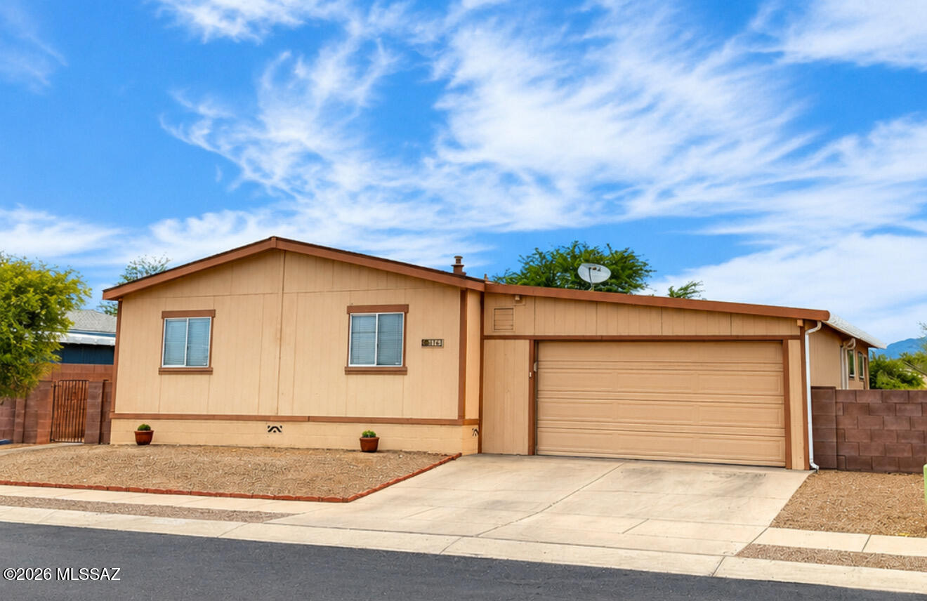 Discover this well-maintained 3-bedroom, 2-bath home in the desirable Window Rock Gated Community. Featuring an oversized drive-through garage, spacious living areas, mountain views, and a low-maintenance backyard, this home offers both comfort and versatility. Enjoy community amenities including a pool, basketball court, dog park, and playground.