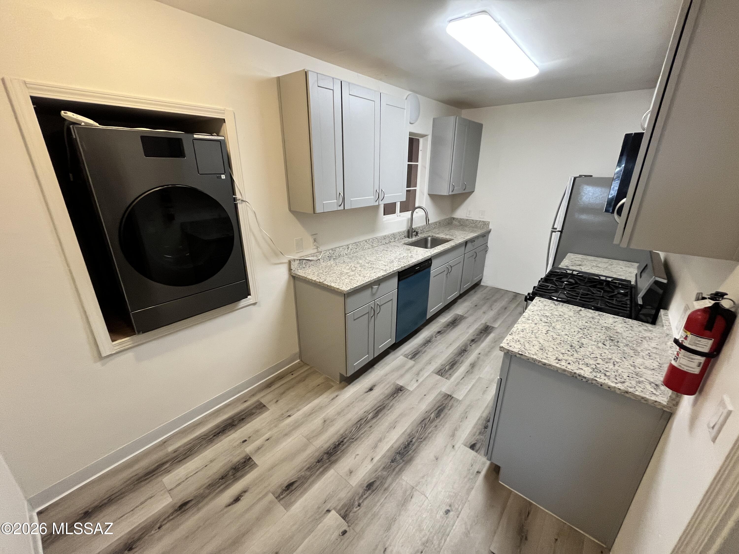 Updated 3 bedroom/ 2 bathroom home in the Catalina Vista neighborhood. This home features updated flooring and paint throughout. The kitchen offers brand new appliances, cabinets and countertops. Down the hall you will find three spacious bedrooms including a oversized master suite with ample closet space and natural light. The oversized lot offers a gated, fenced yard with private parking and an outside storage room.

A/C
Washer/ dryer included
Gated
Fenced yard
Carpet only in bedrooms

Lease terms negotiable
Tenant pays all utilities (electric, gas and water/sewer/ trash)
Pets Negotiable
No smoking inside unit