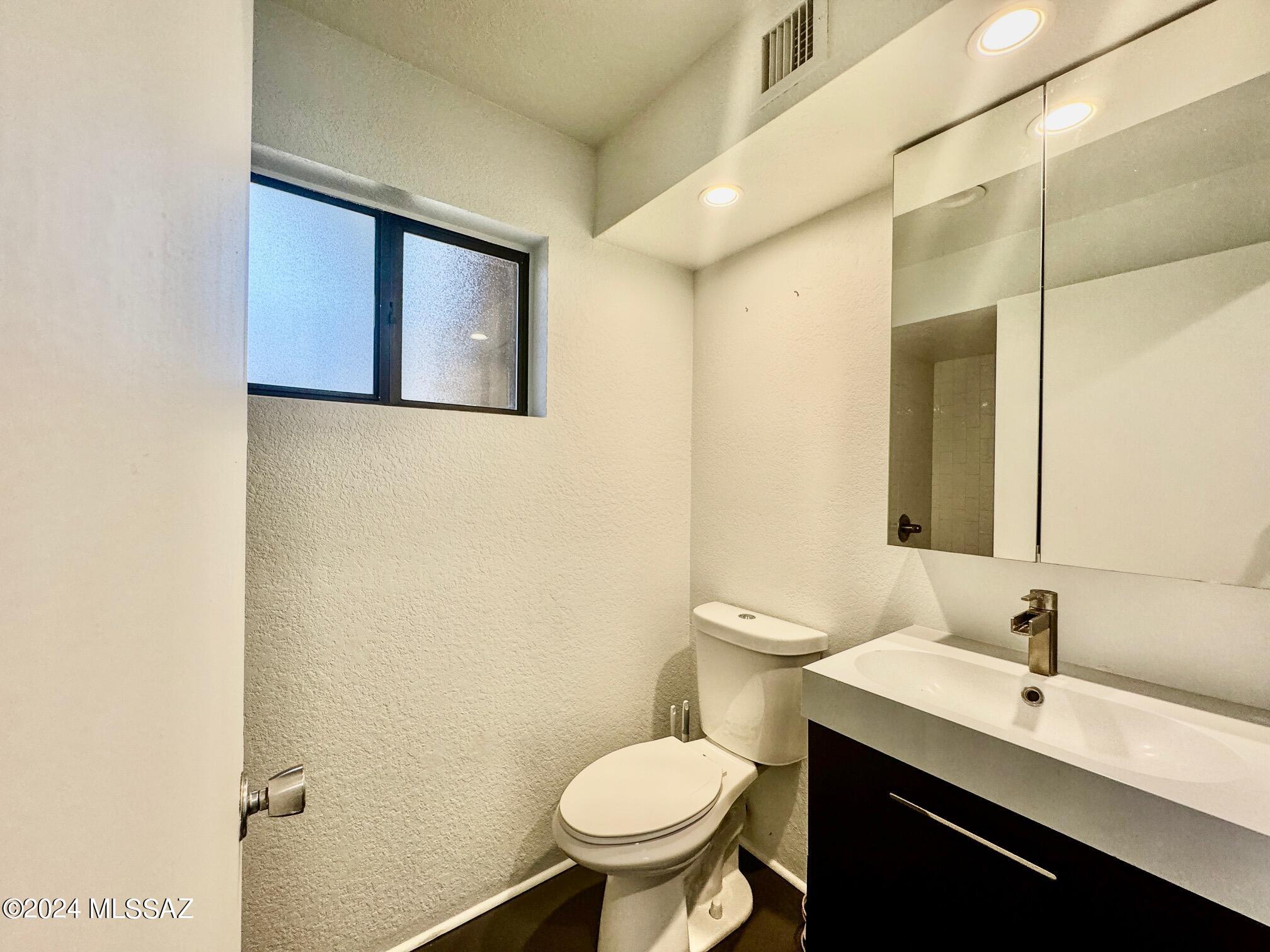 Coronado Place Condominiums II (Units 37-158) - Residential Lease