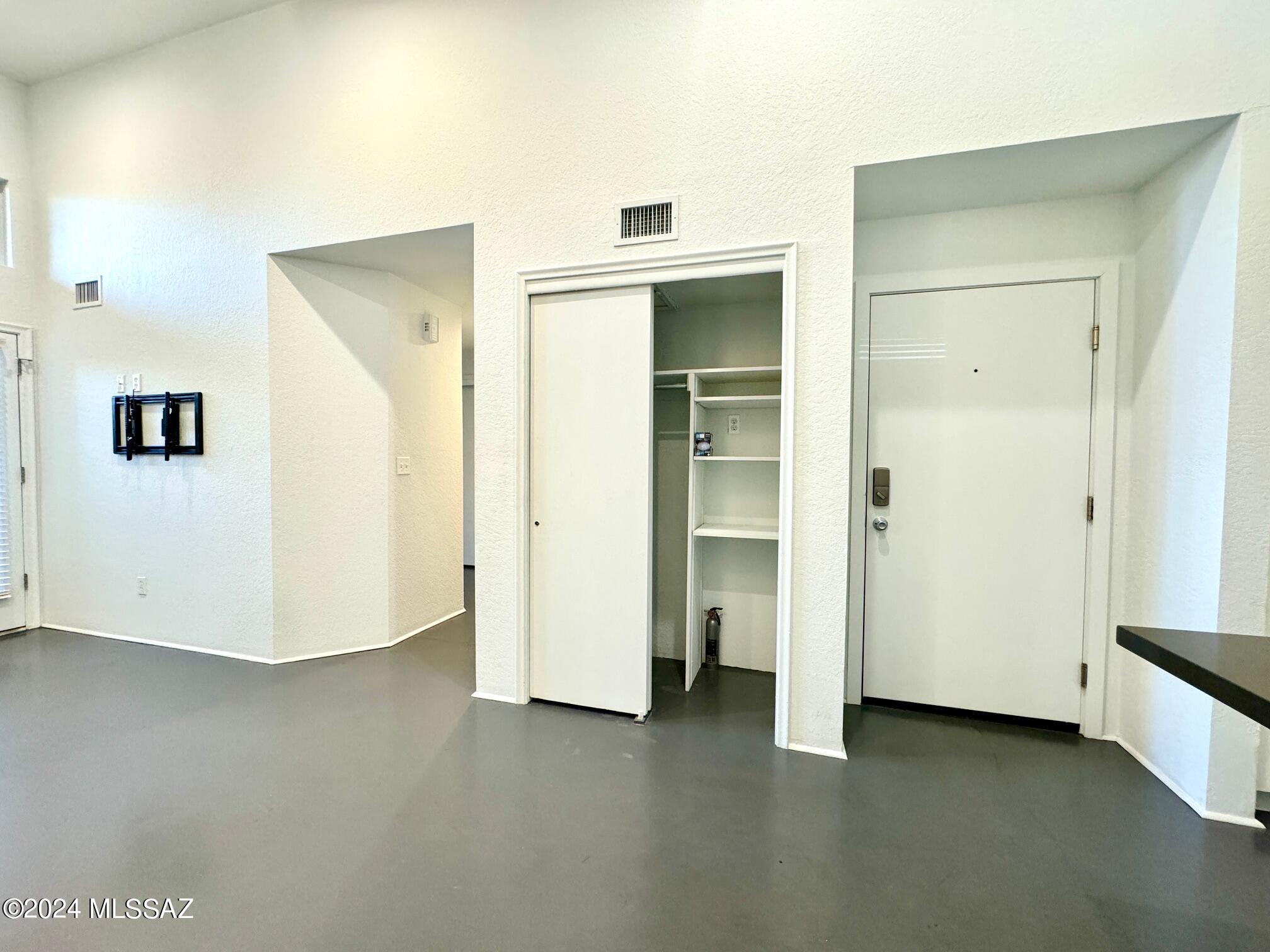 Coronado Place Condominiums II (Units 37-158) - Residential Lease
