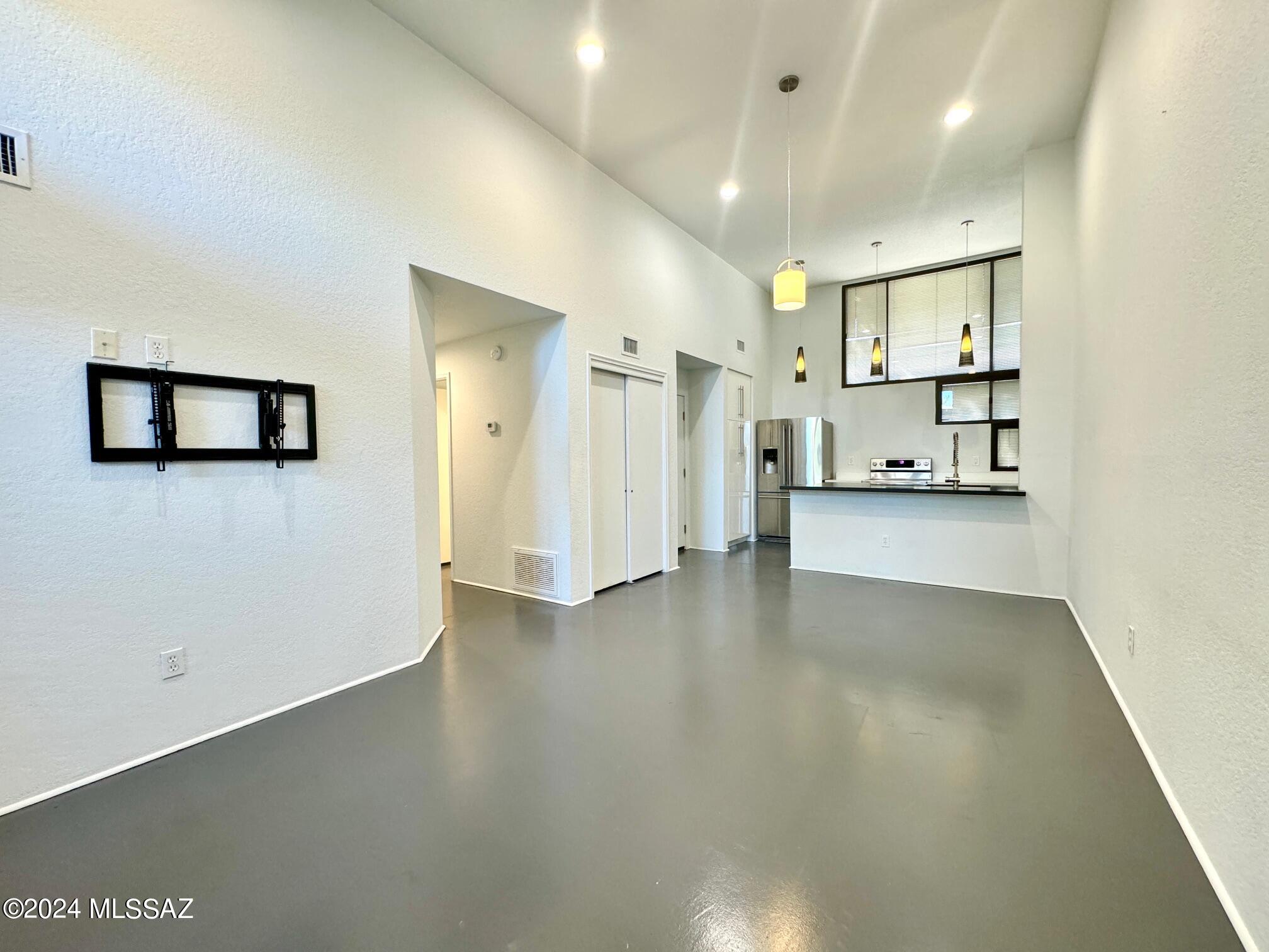 Coronado Place Condominiums II (Units 37-158) - Residential Lease