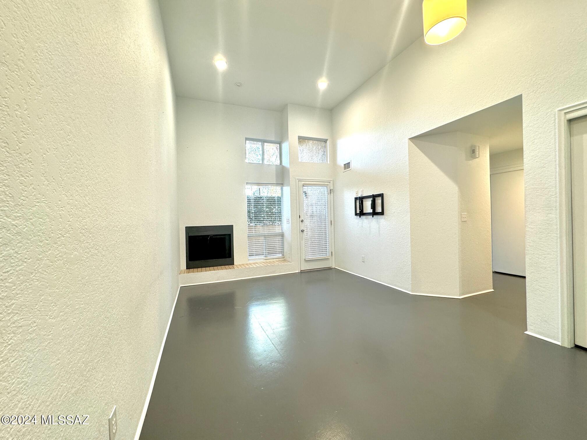 Coronado Place Condominiums II (Units 37-158) - Residential Lease