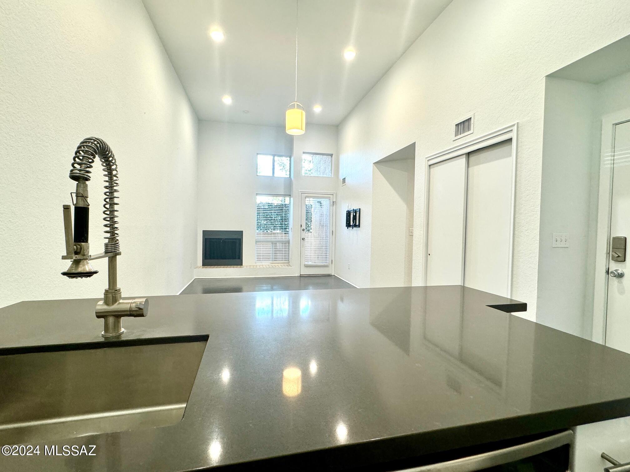 Coronado Place Condominiums II (Units 37-158) - Residential Lease