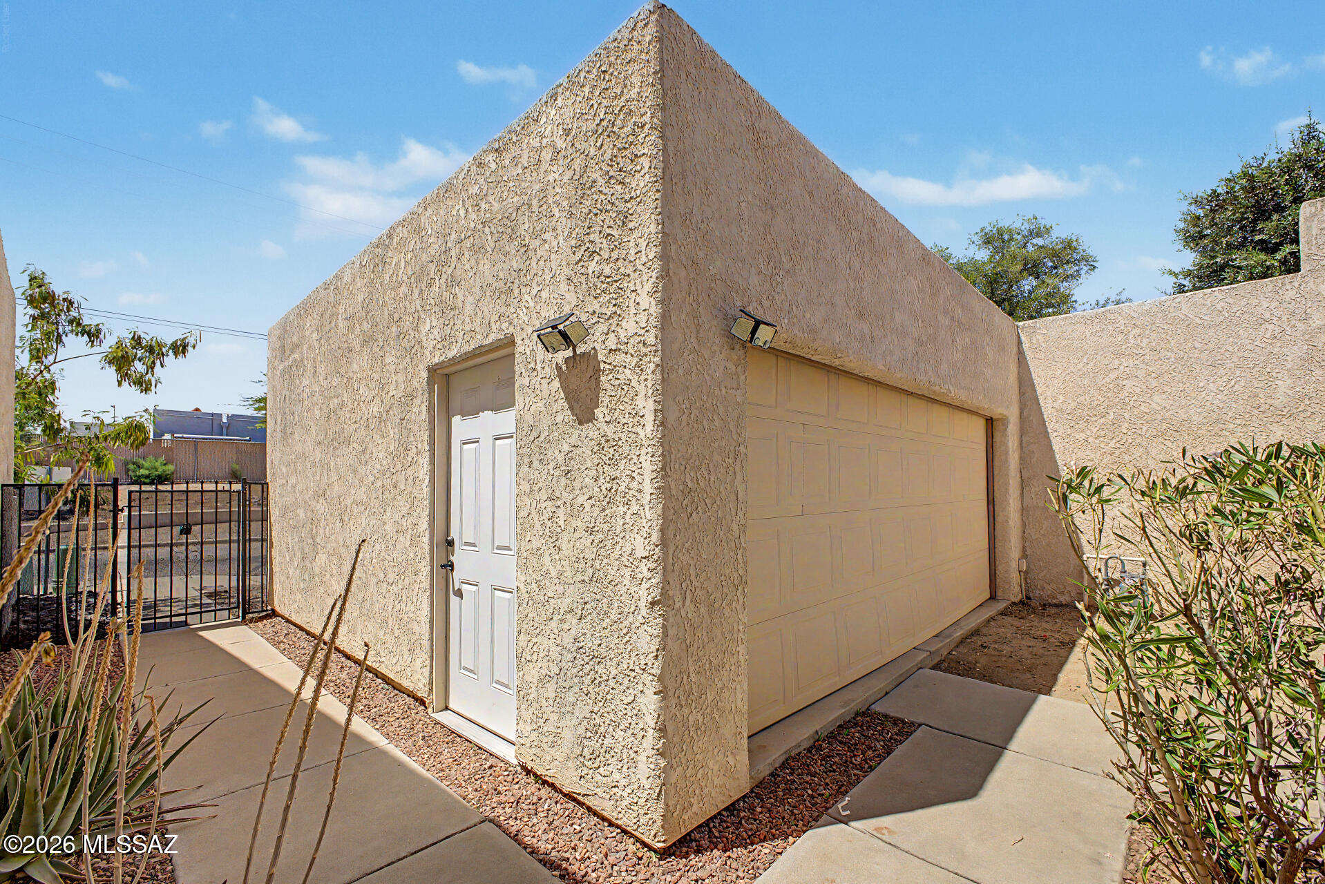 Le Mirador Twnhms (1-50) - Residential