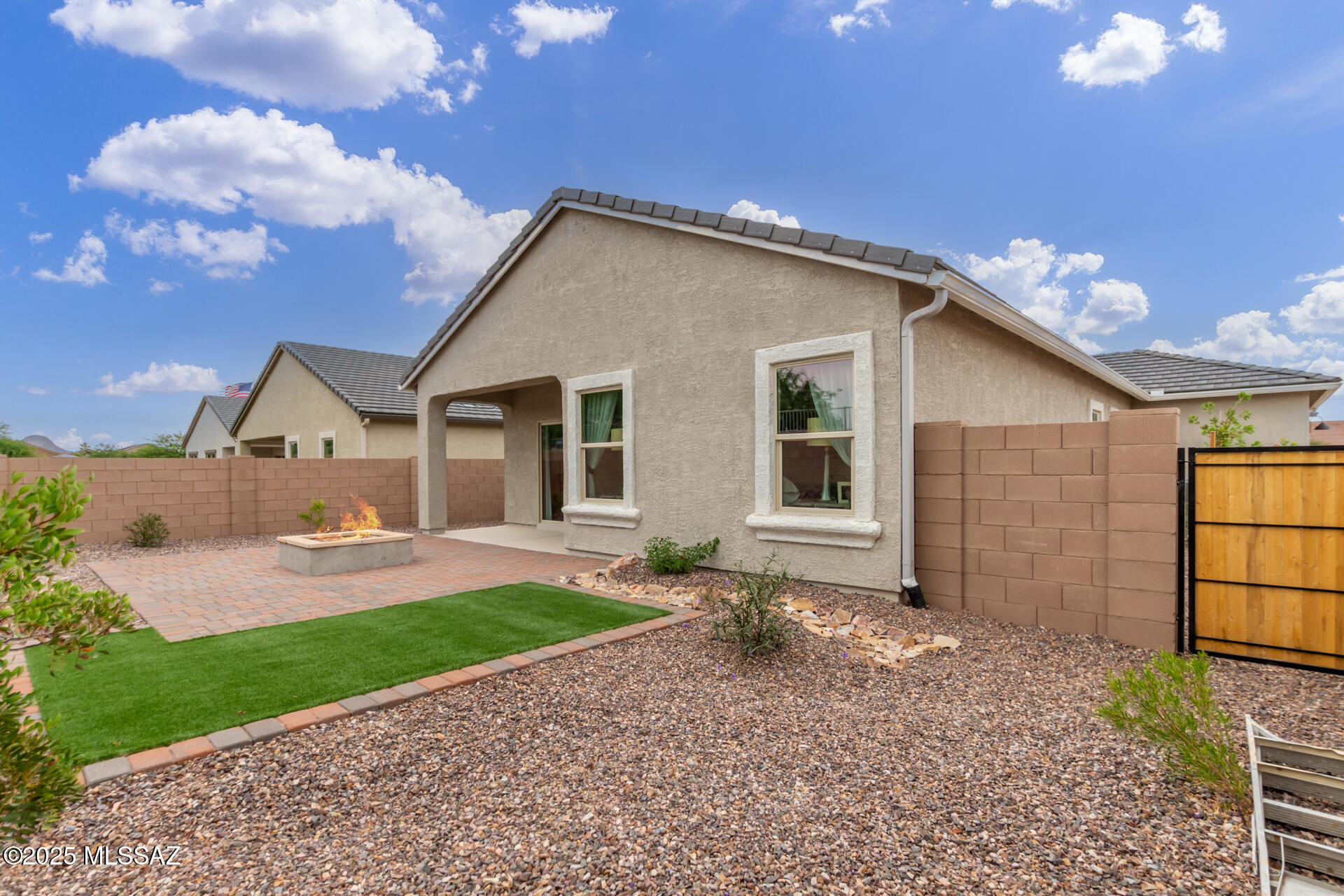 Saguaro Bloom SQ20180540069 - Residential