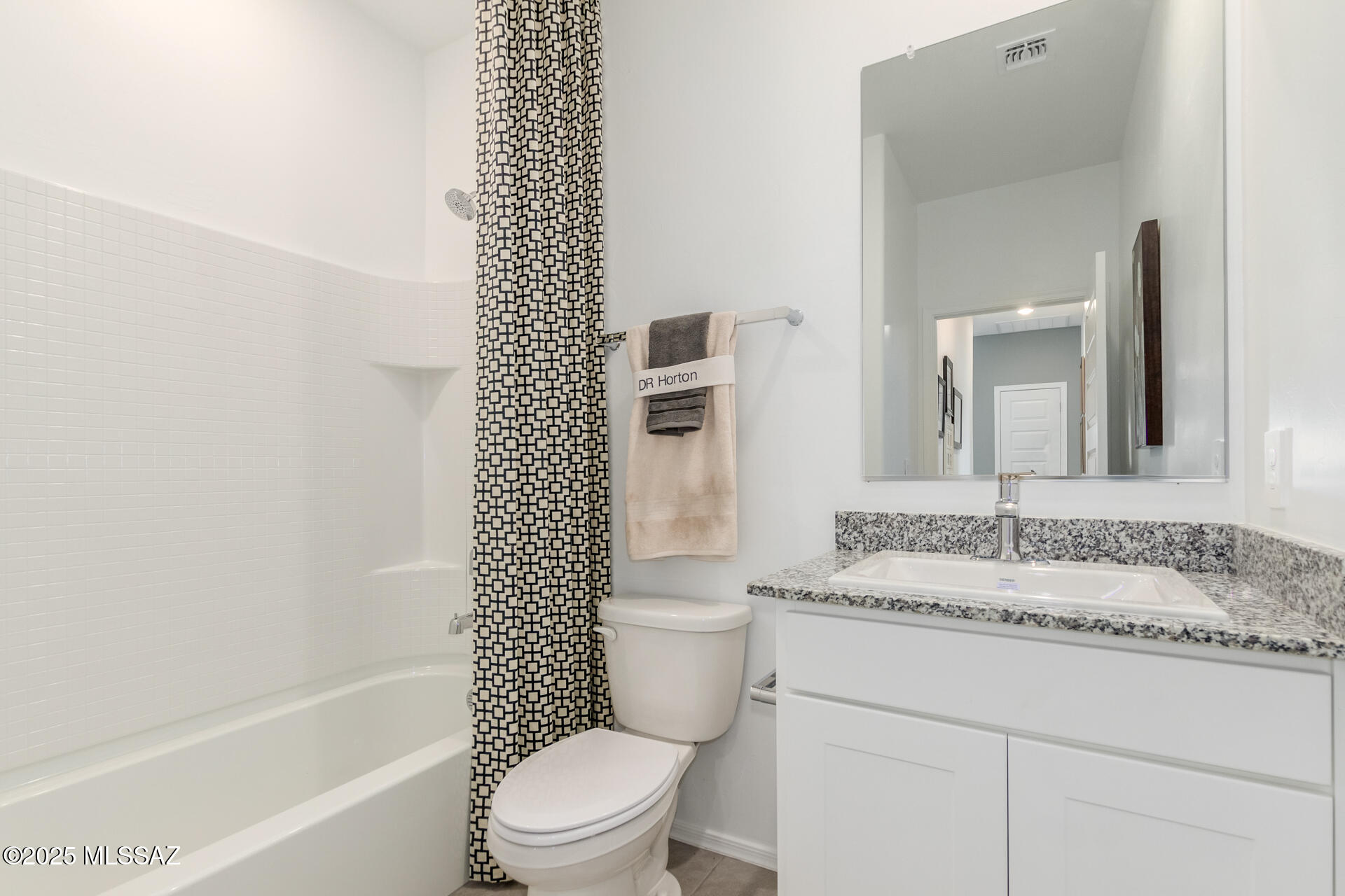 Saguaro Bloom SQ20180540069 - Residential