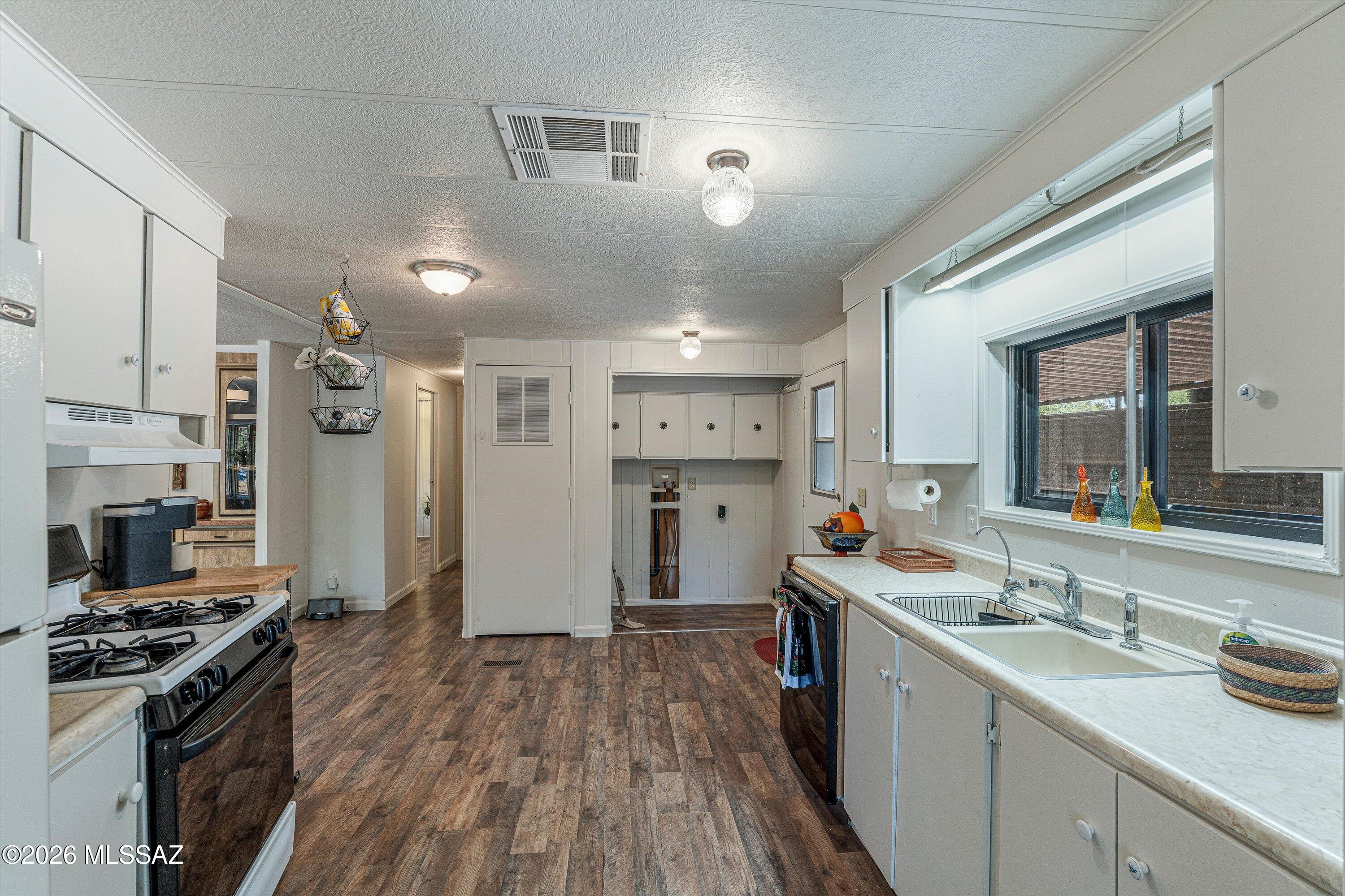 Mescal Lakes - Residential