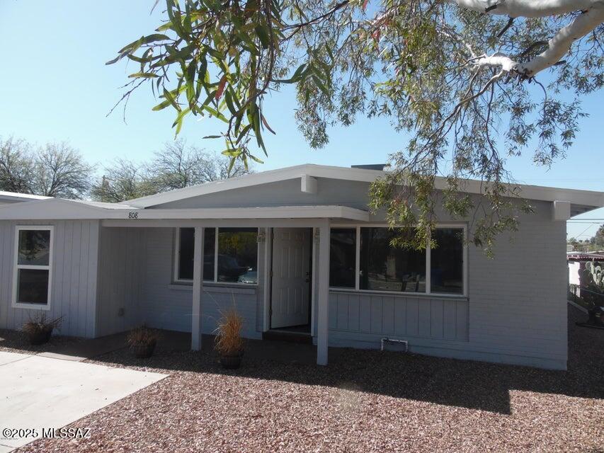 Updated! Very Clean and Close to the University.  Close to University Medical Center and close to Downtown.  4 Bedrooms all tile and AC. Stainless appliances  and granite countertops. Rent INCLUDES UTILITIES. Great deal near the University.

Call Today