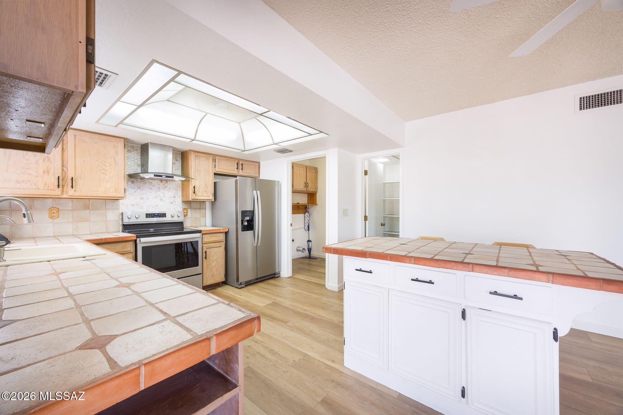 Vista Del Rio (218-290) - Residential Lease