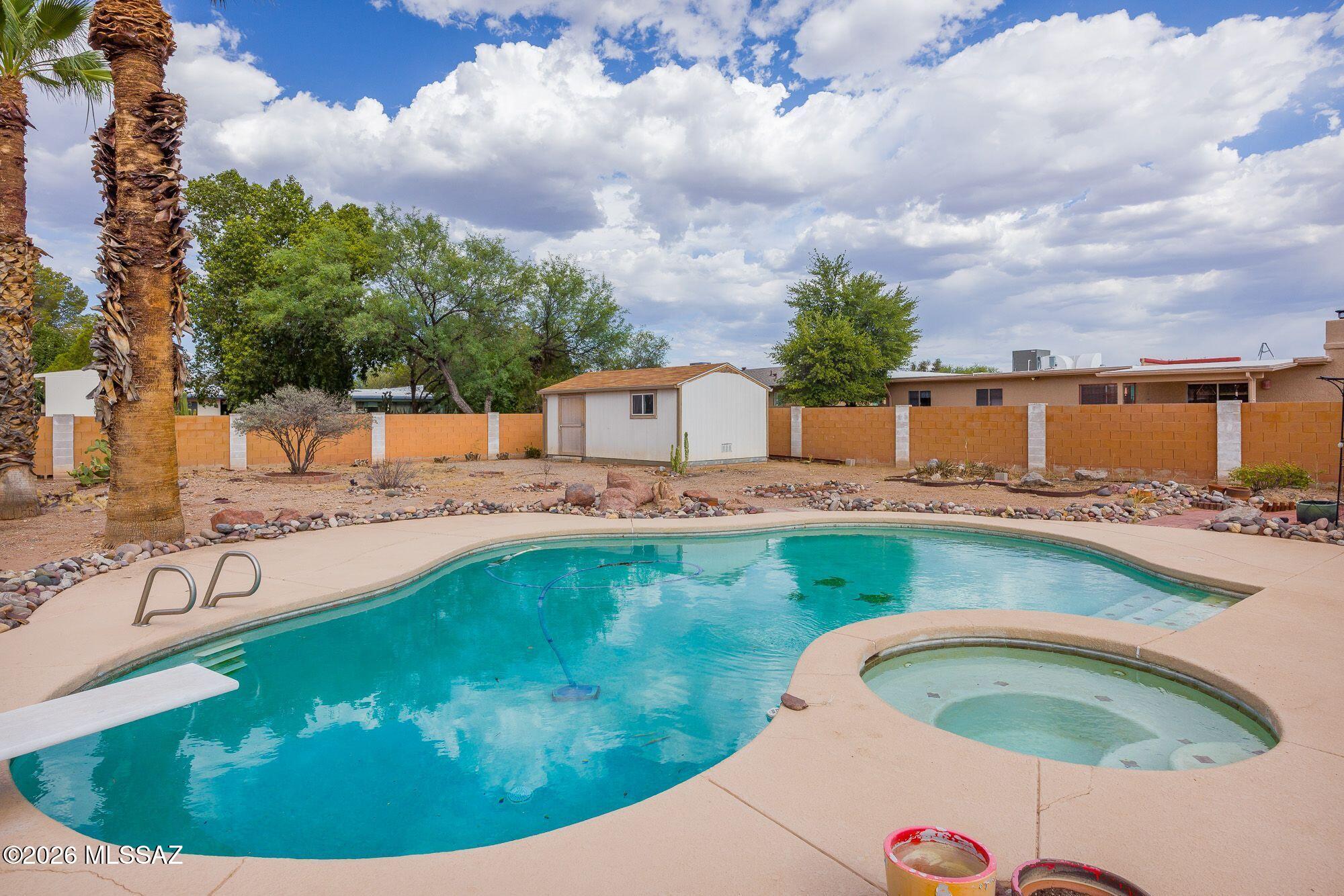 Vista Del Rio (218-290) - Residential Lease