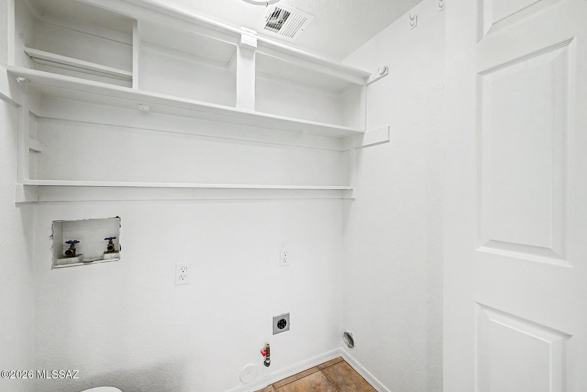 Le Mirador Twnhms (1-50) - Residential