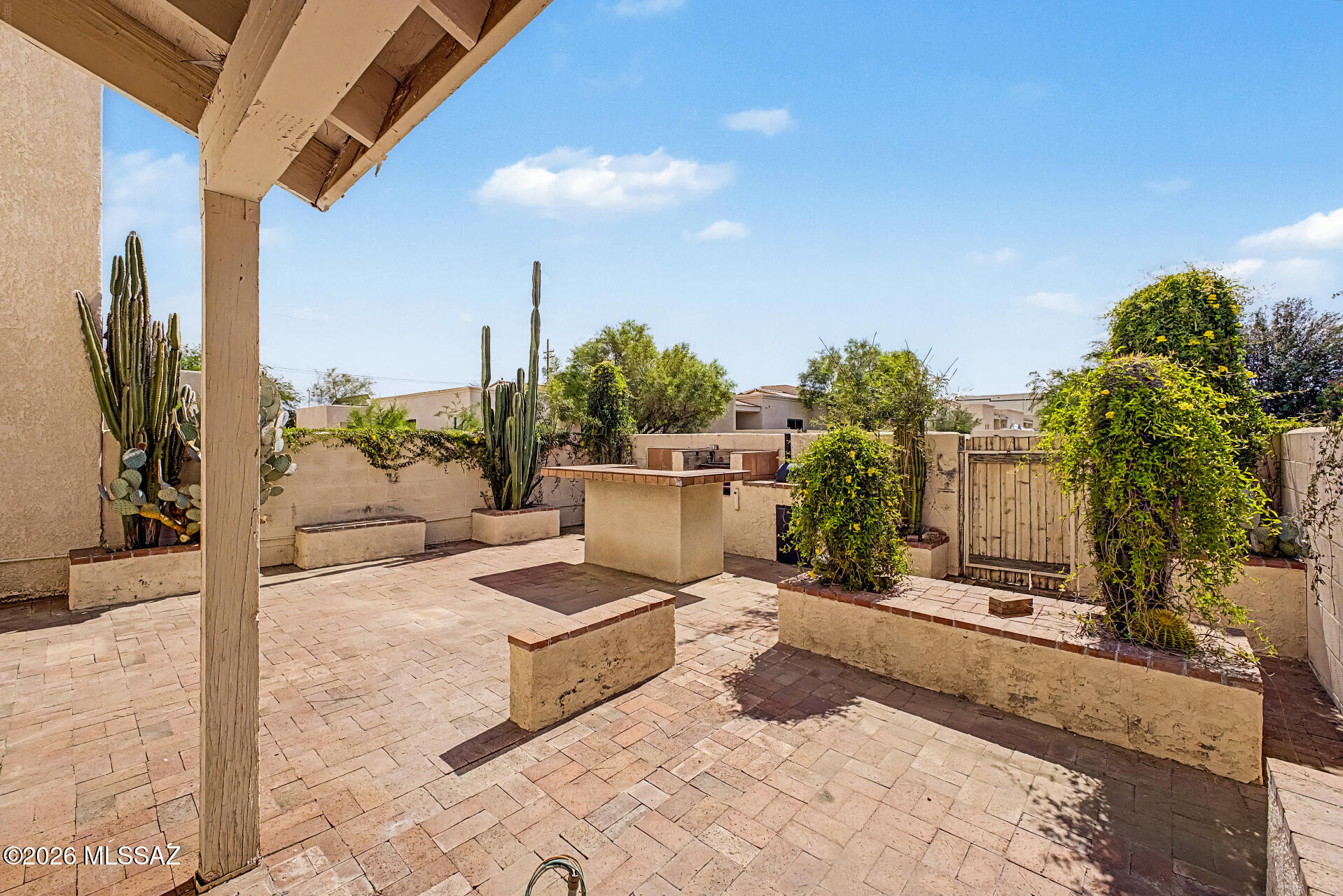 Le Mirador Twnhms (1-50) - Residential