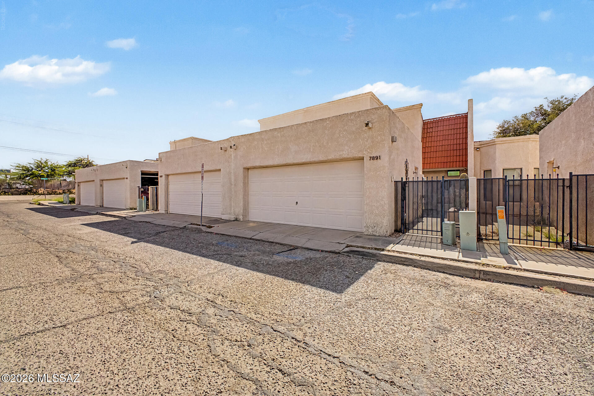 Le Mirador Twnhms (1-50) - Residential