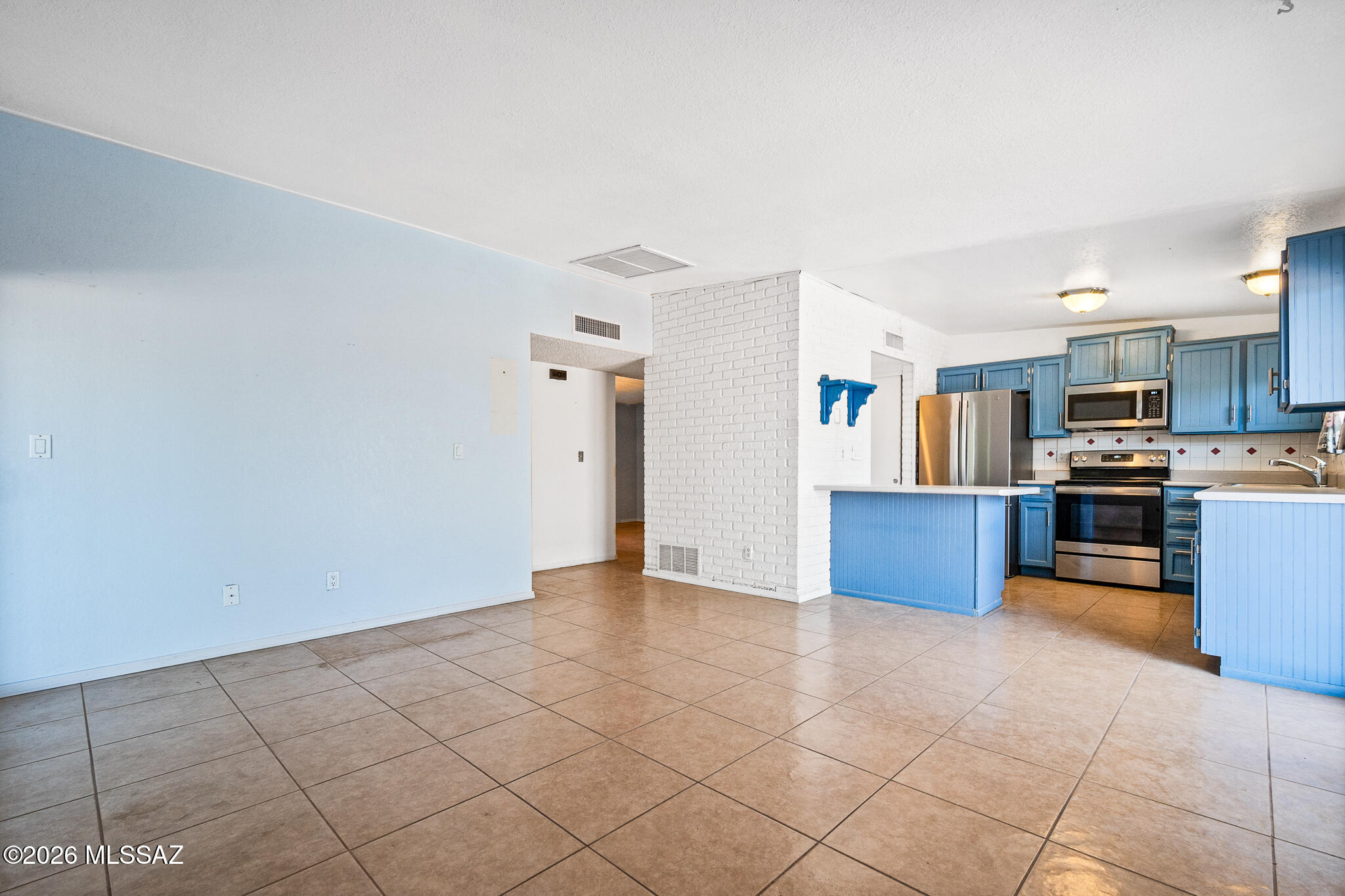 Casas Adobes Estates (619-649) - Residential