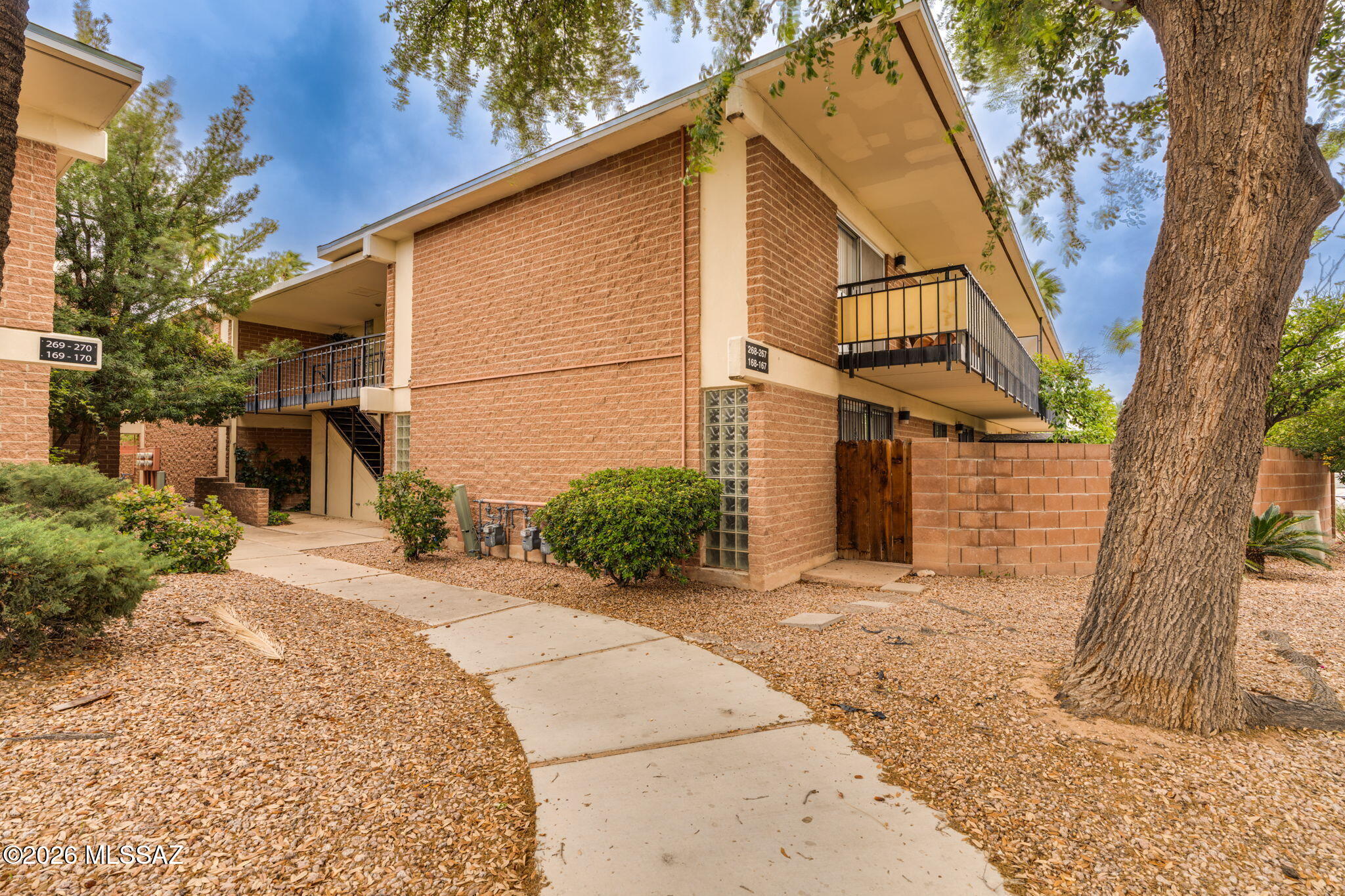 A central midcentury condo with 2-bedroom, 2-bathroom. A private walled patio located in the historic walkable San Clemente neighborhood. New HVAC. Tile throughout. Large bright living area. A quiet complex just east of Reid Park, direct access to a bike path, close Elcon, Trader Joe's & Sunshine Mile for a choice of shopping & restaurants. 15 min Uber ride to downtown. Community pool/spa and laundry. Priced to sell. Where are my cyclists, golfers? Tucson snowbirds? Or a 1st buyer looking to start their homeownership journey?