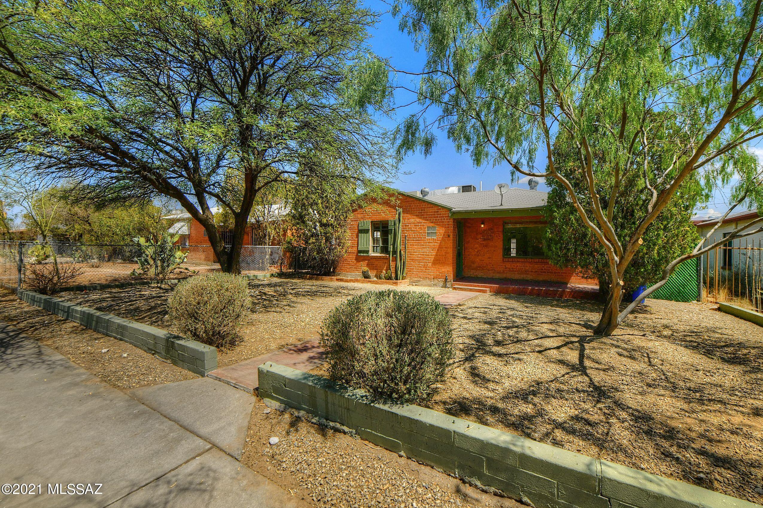 Seller to entertain/counter offers between $300k-$325k. Brimming with classic Tucson
architecture and midtown convenience, this delightful 1947 brick bungalow exudes timeless charm! Highlighted by traditional Saltillo tile, fresh paint, a cheery galley kitchen, and a light-filled bonus room offering plenty of space for use as a sun room, family room, or workspace. Expand your entertaining outdoors with a large covered patio and low-maintenance backyard. Detached 2-car garage includes a bonus studio with bath, offering a great opportunity for an income unit, guest quarters, or artist studio/workshop (current owner has leased as one bedroom/one bath for up to $600/mo). Walk/bike to popular local eateries, U of A, and Banner
Hospital, or a short drive to historic 4th Ave and Downtown Tucson
